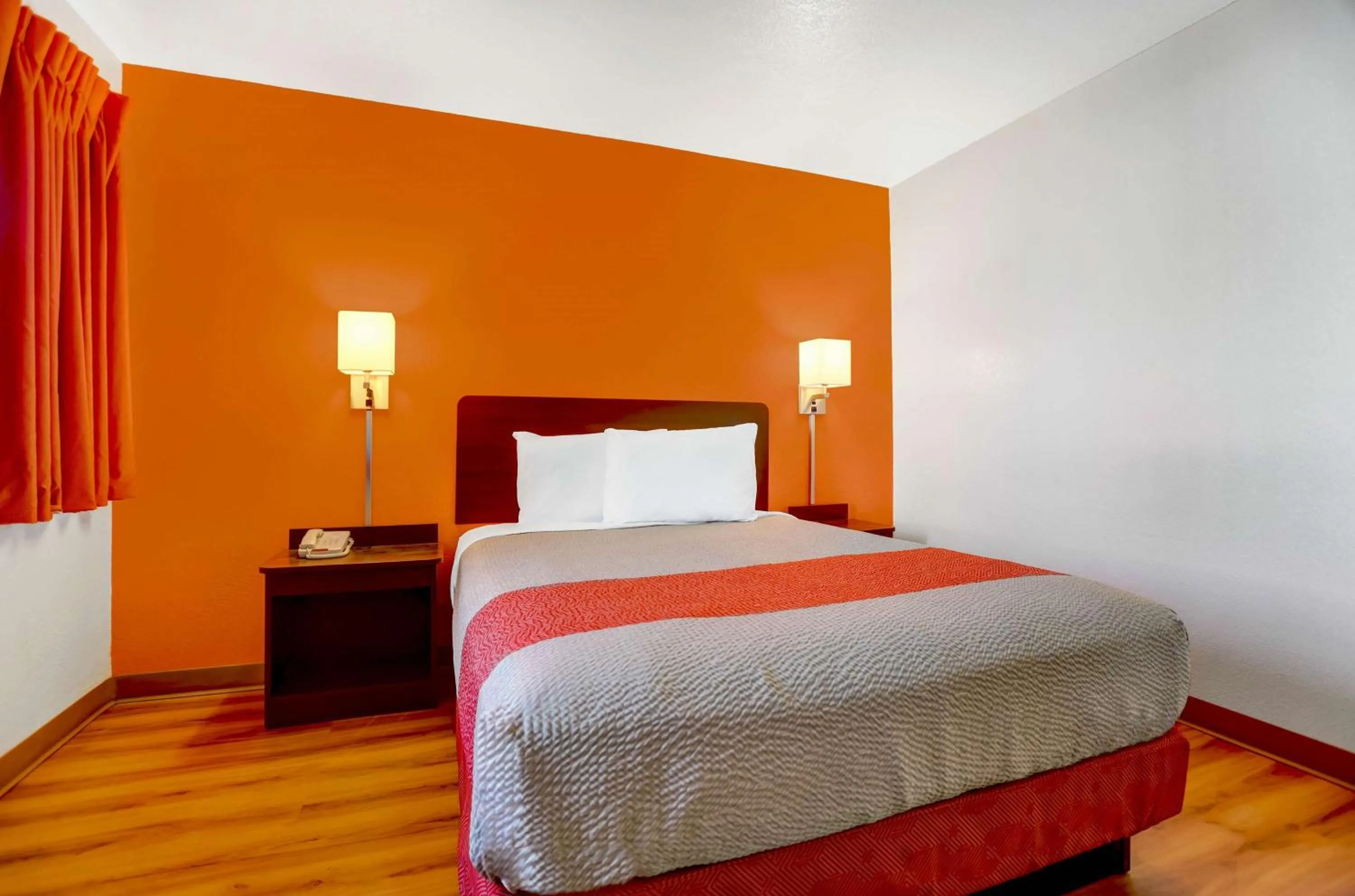 Photo of the whole room, Bed in Motel 6-Grants, NM