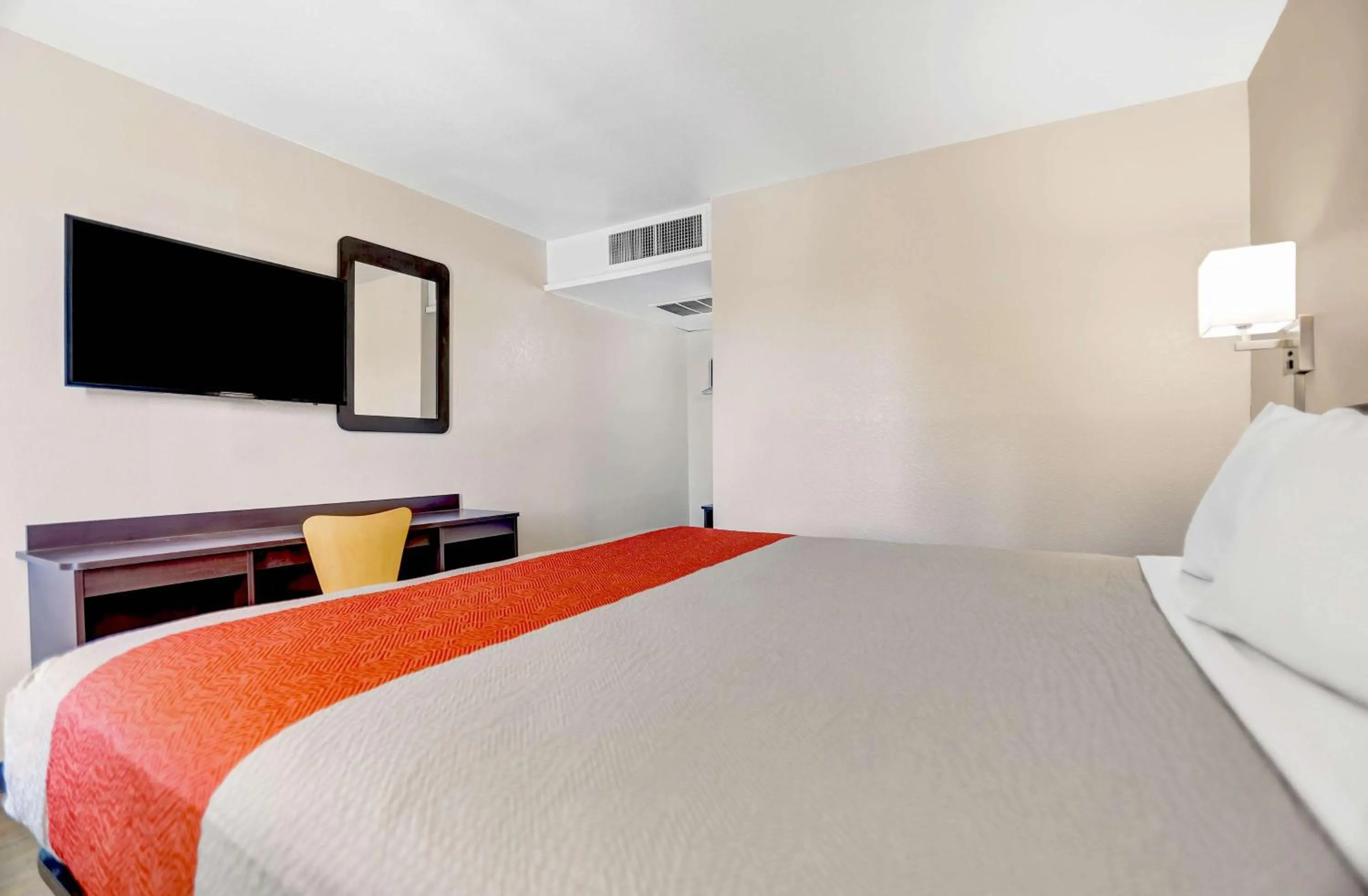 Photo of the whole room, Bed in Motel 6-Grants, NM