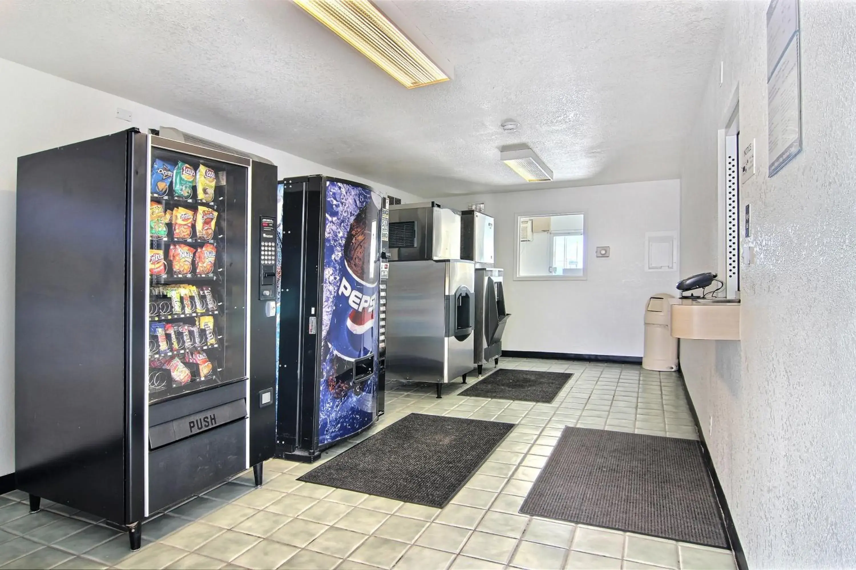 Restaurant/places to eat in Motel 6-Grants, NM Restaurant/places to eat in Motel 6-Grants, NM