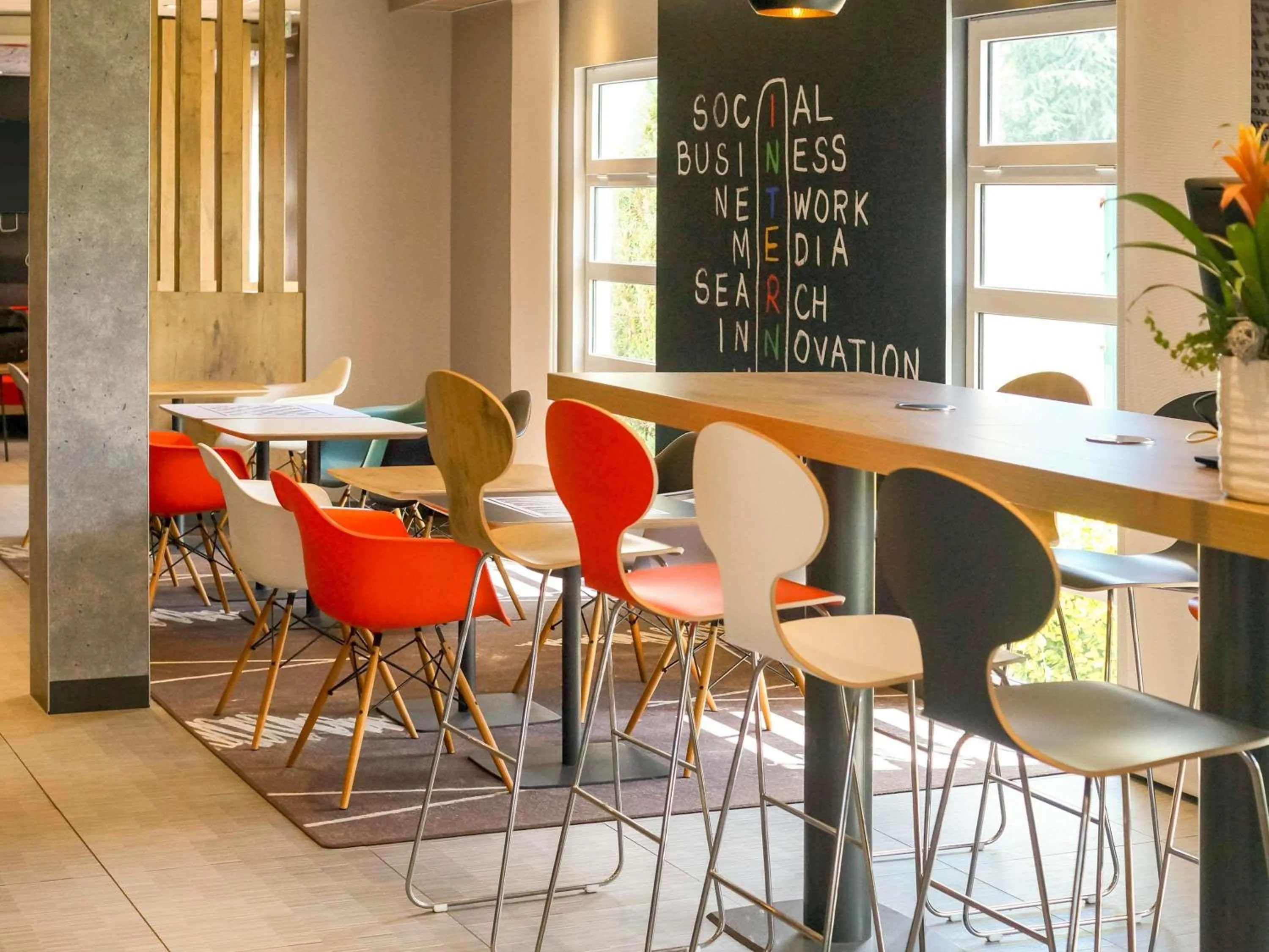 Lounge or bar in ibis Vesoul