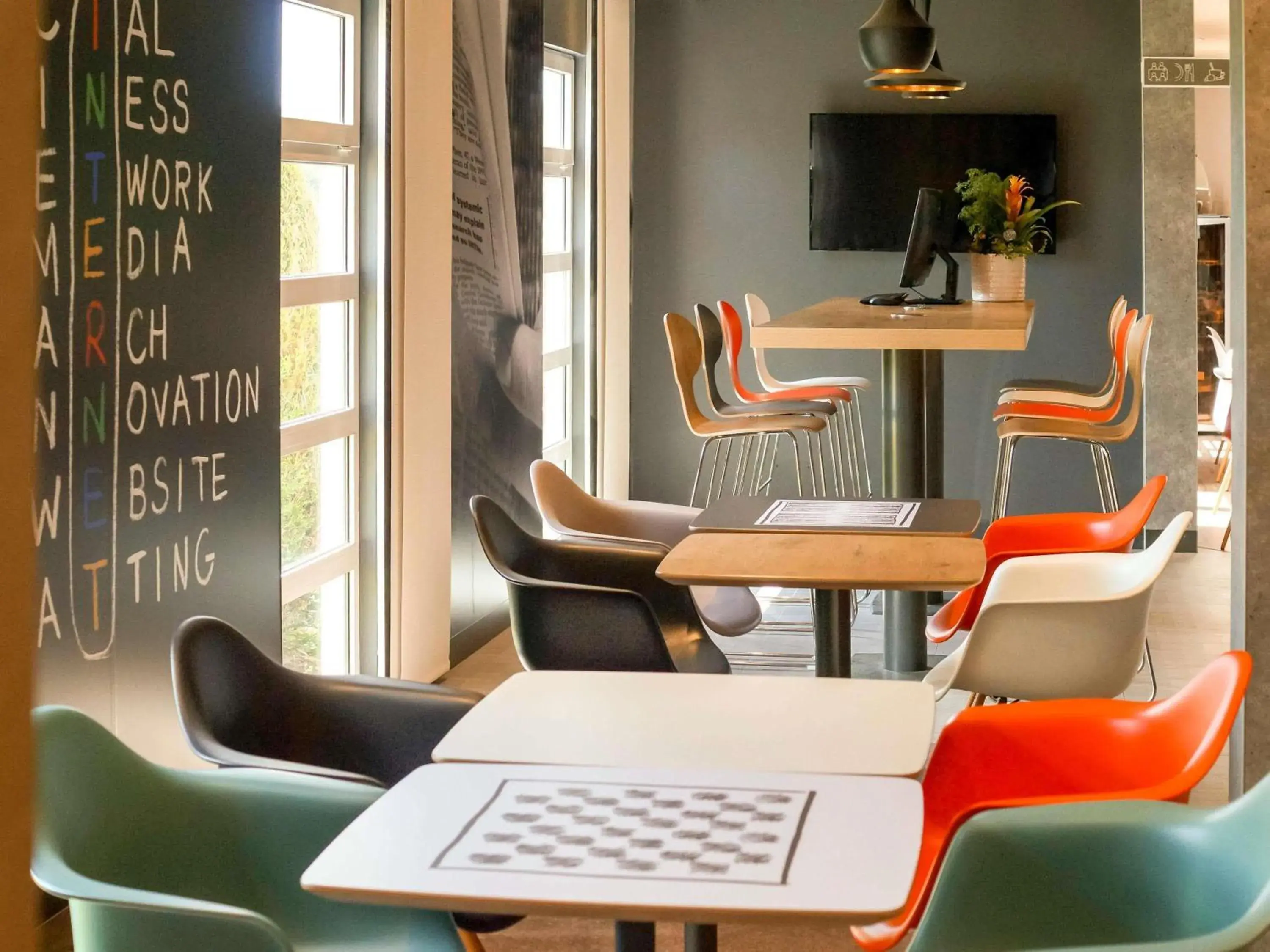 Lounge or bar in ibis Vesoul Lounge or bar in ibis Vesoul