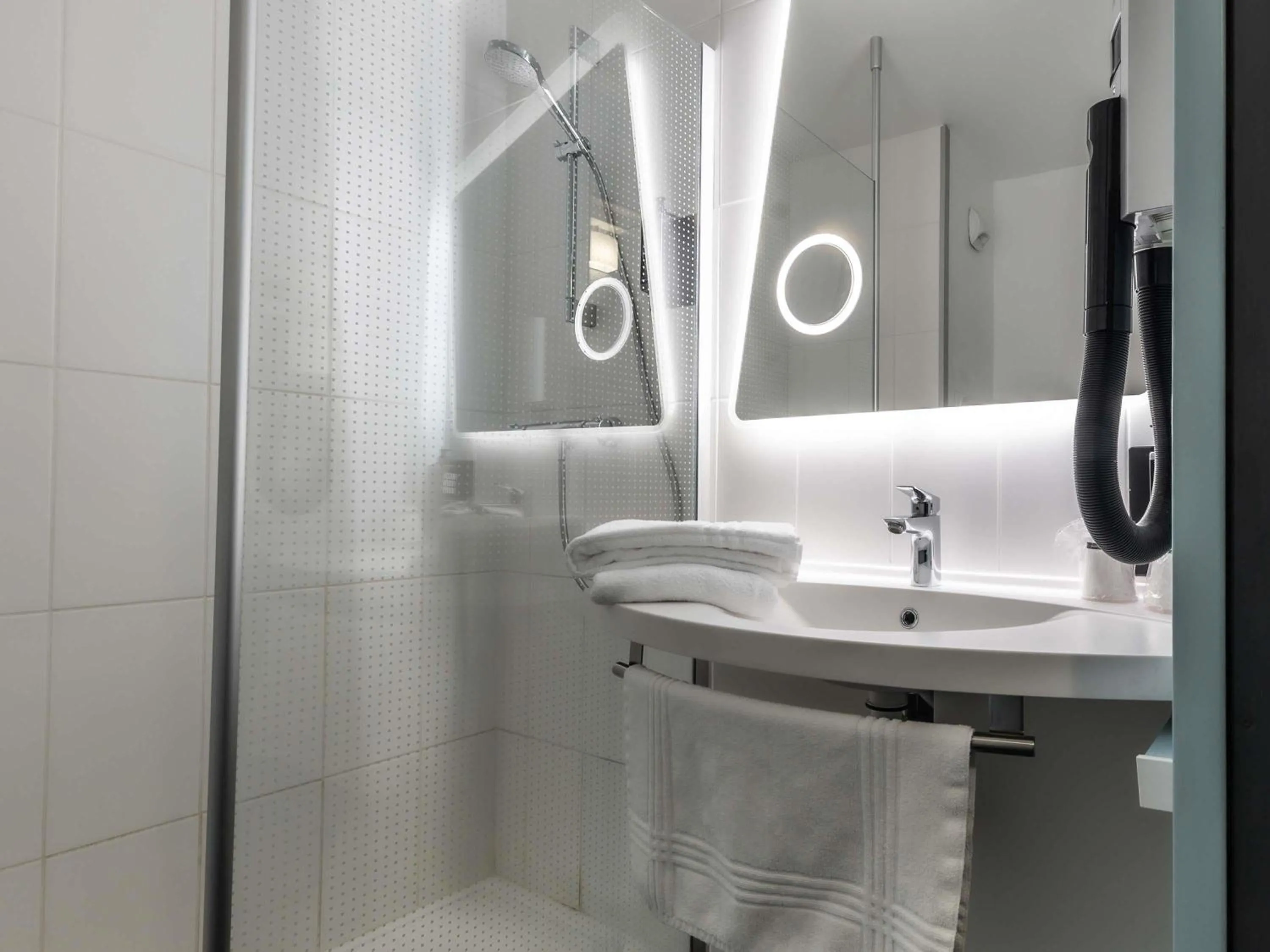 Bedroom in ibis Vesoul