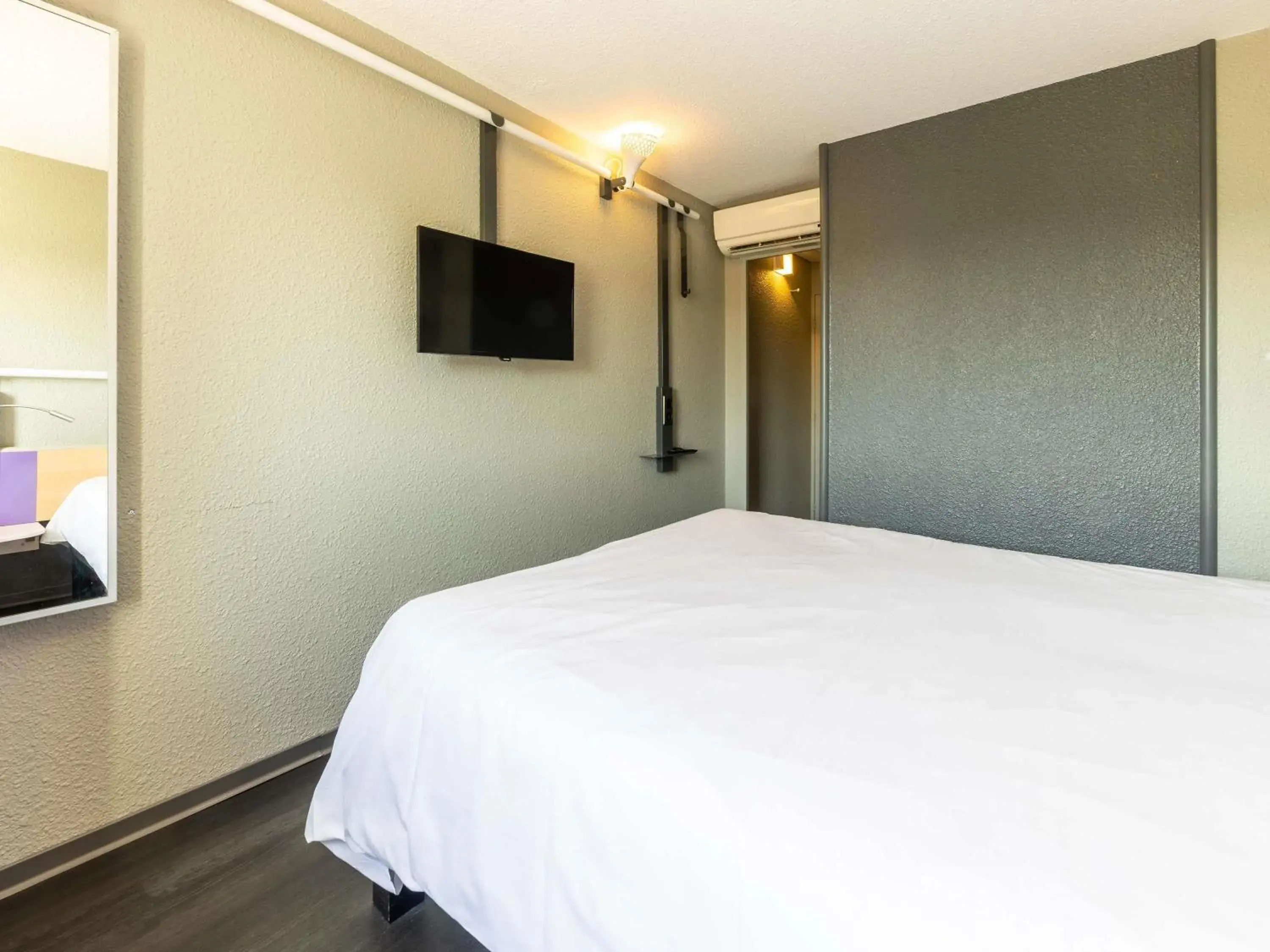 Bedroom, Bed in ibis Vesoul Bedroom, Bed in ibis Vesoul