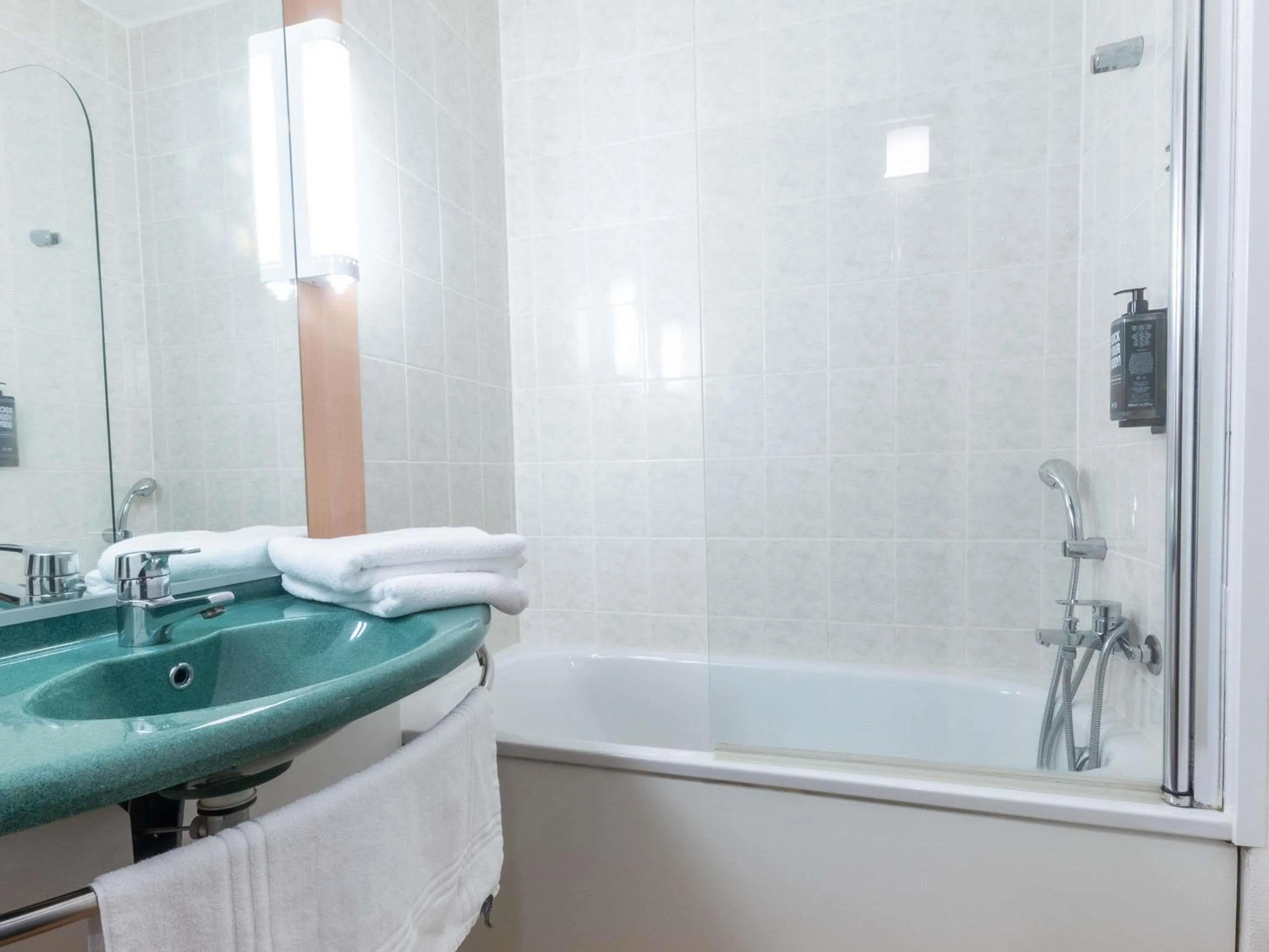 Bedroom in ibis Vesoul