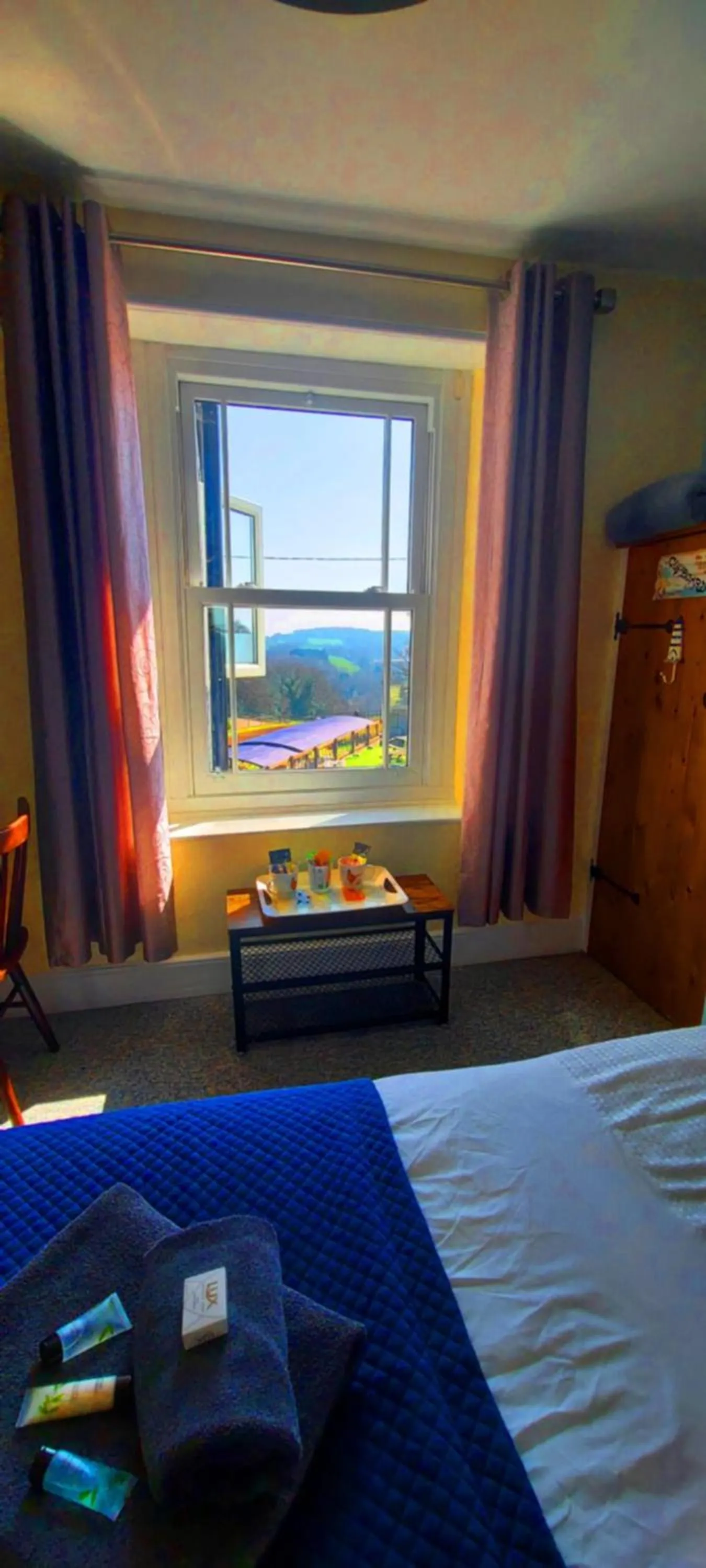 Bedroom, Bed in Sportsmans Valley Hotel