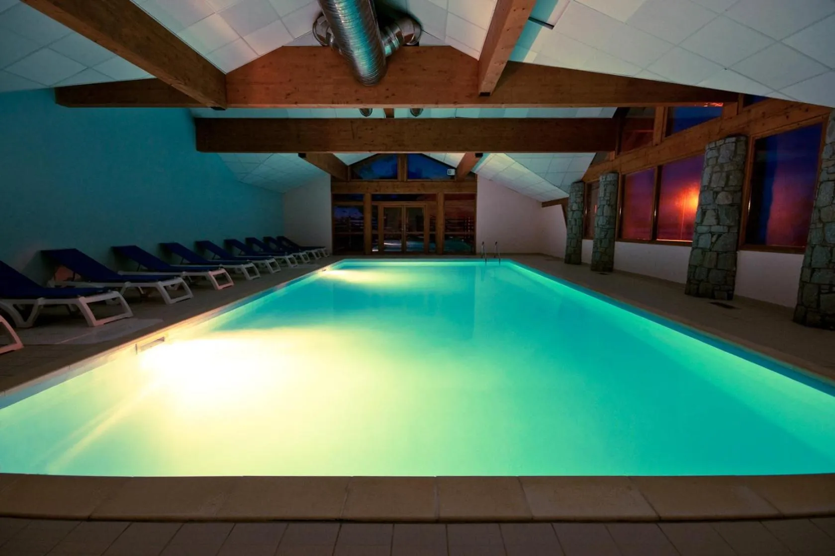 Swimming pool in travelski home select - Chalets Le Grand Panorama II