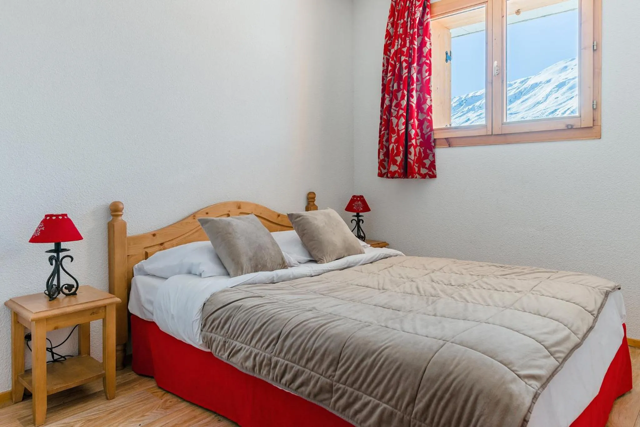 Bedroom, Bed in travelski home select - Chalets Le Grand Panorama II