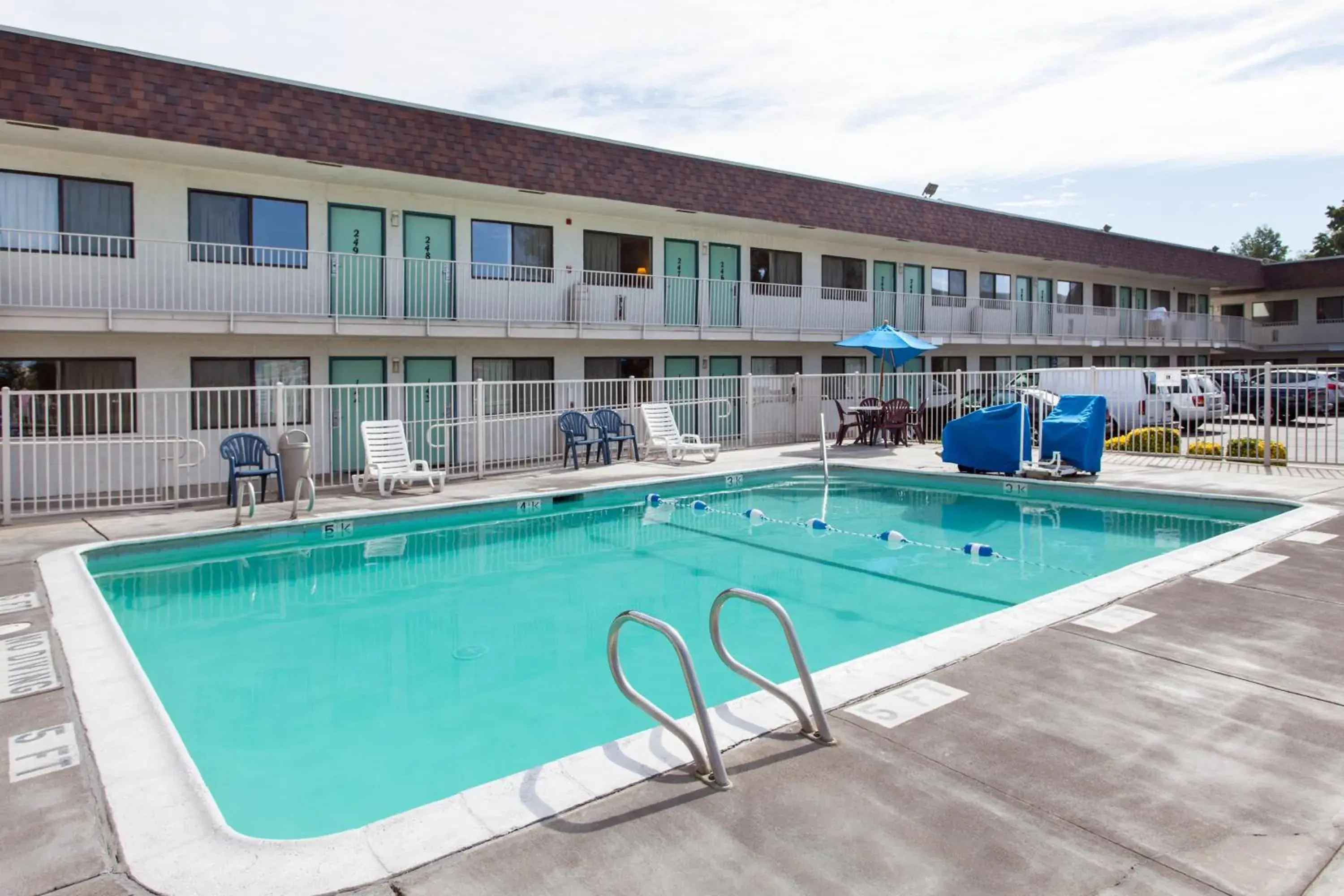 Swimming pool in Park Inn by Radisson, Turlock Swimming pool in Park Inn by Radisson, Turlock