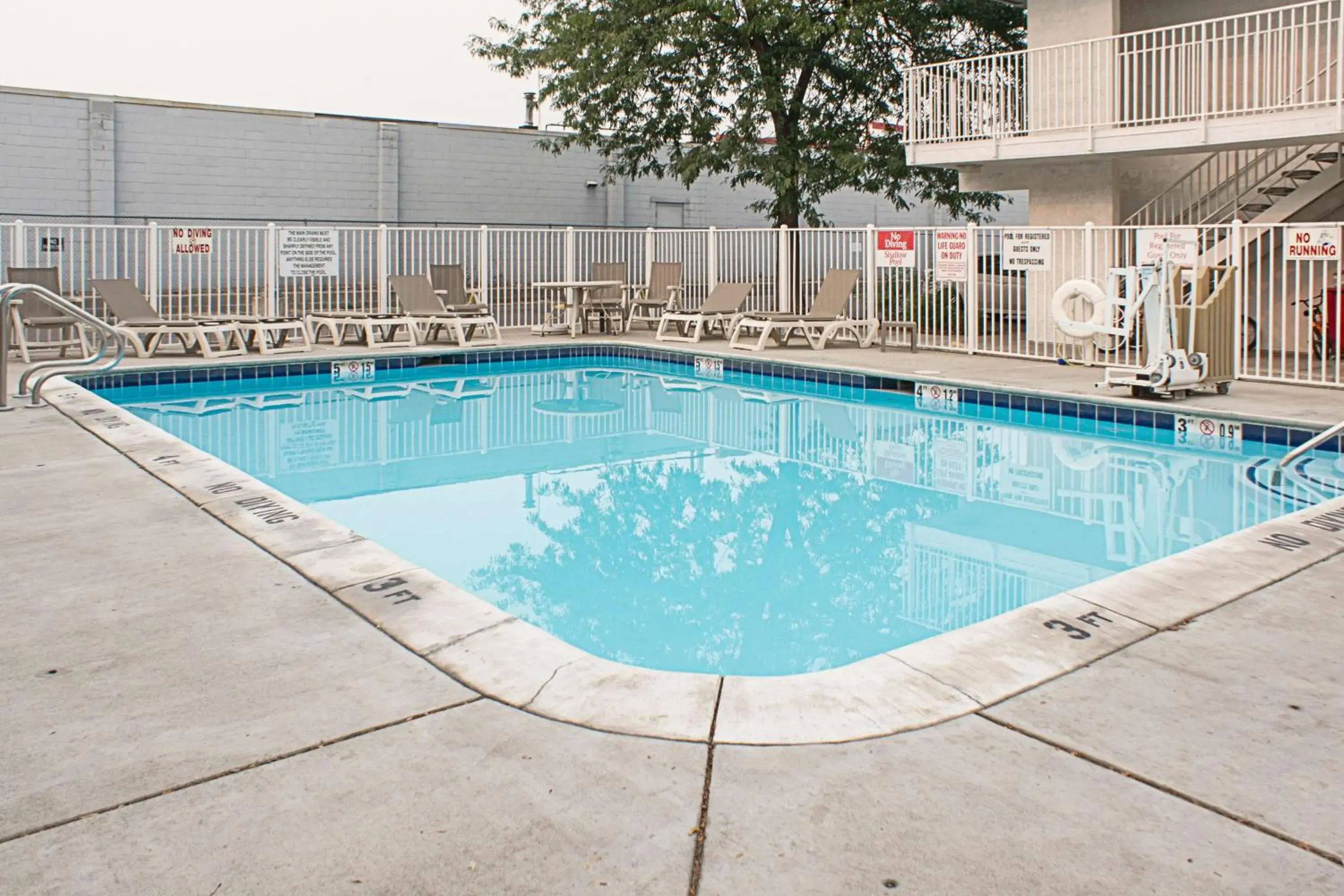 Day, Swimming Pool in Motel 6-Kalispell, MT