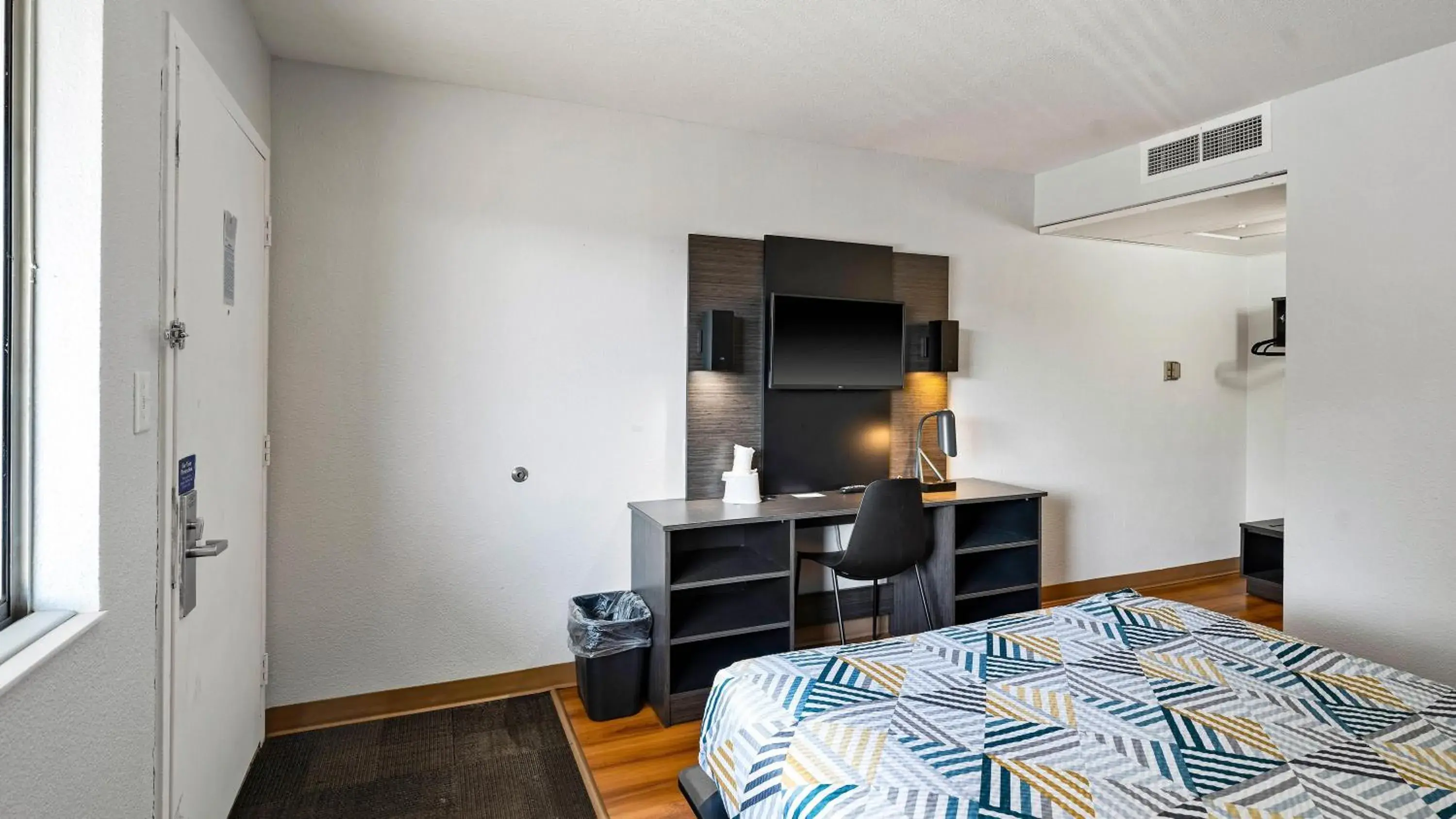 Bedroom, Bed in Motel 6-Kalispell, MT Bedroom, Bed in Motel 6-Kalispell, MT