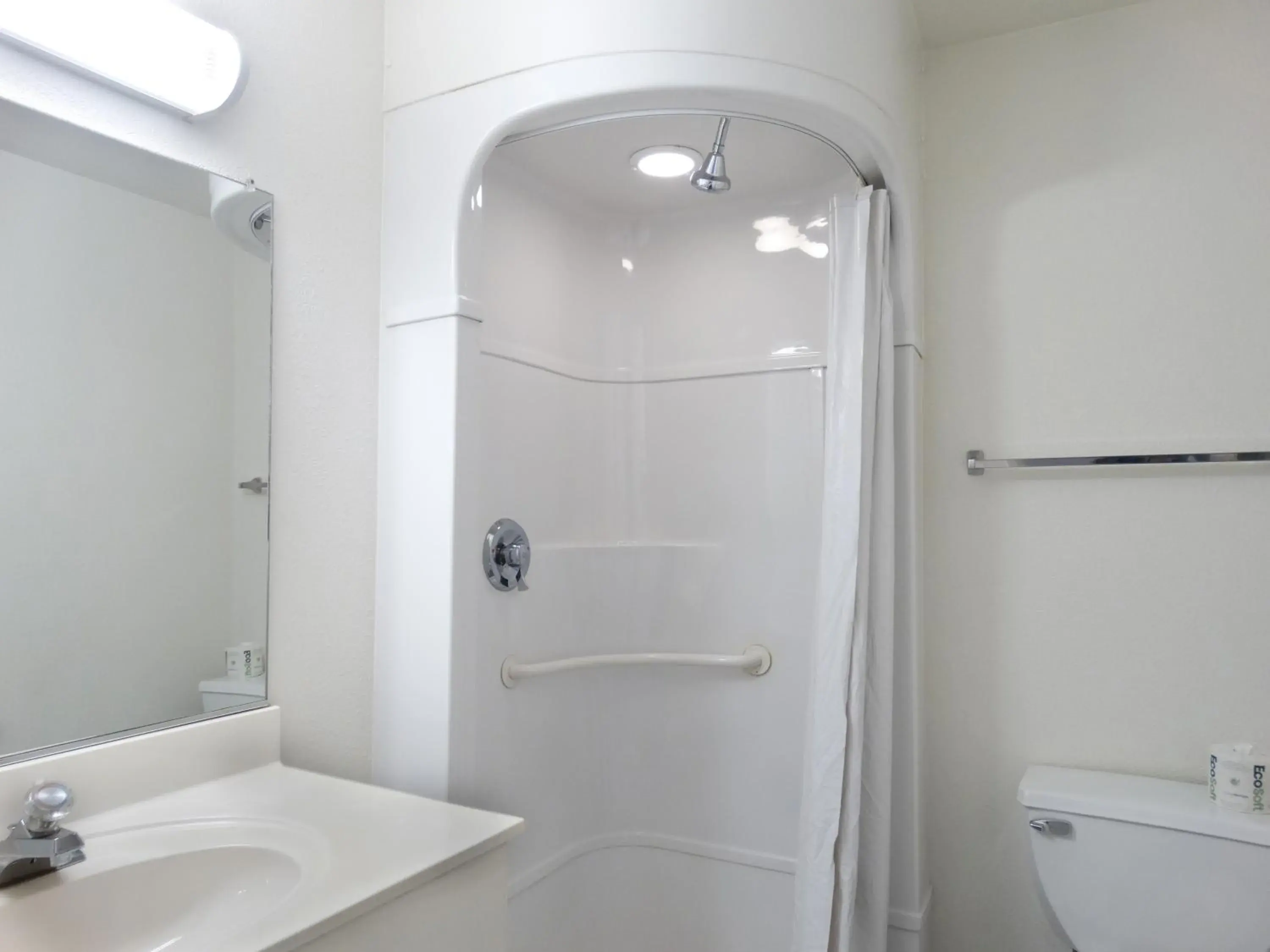 Shower, Bathroom in Motel 6-Kalispell, MT