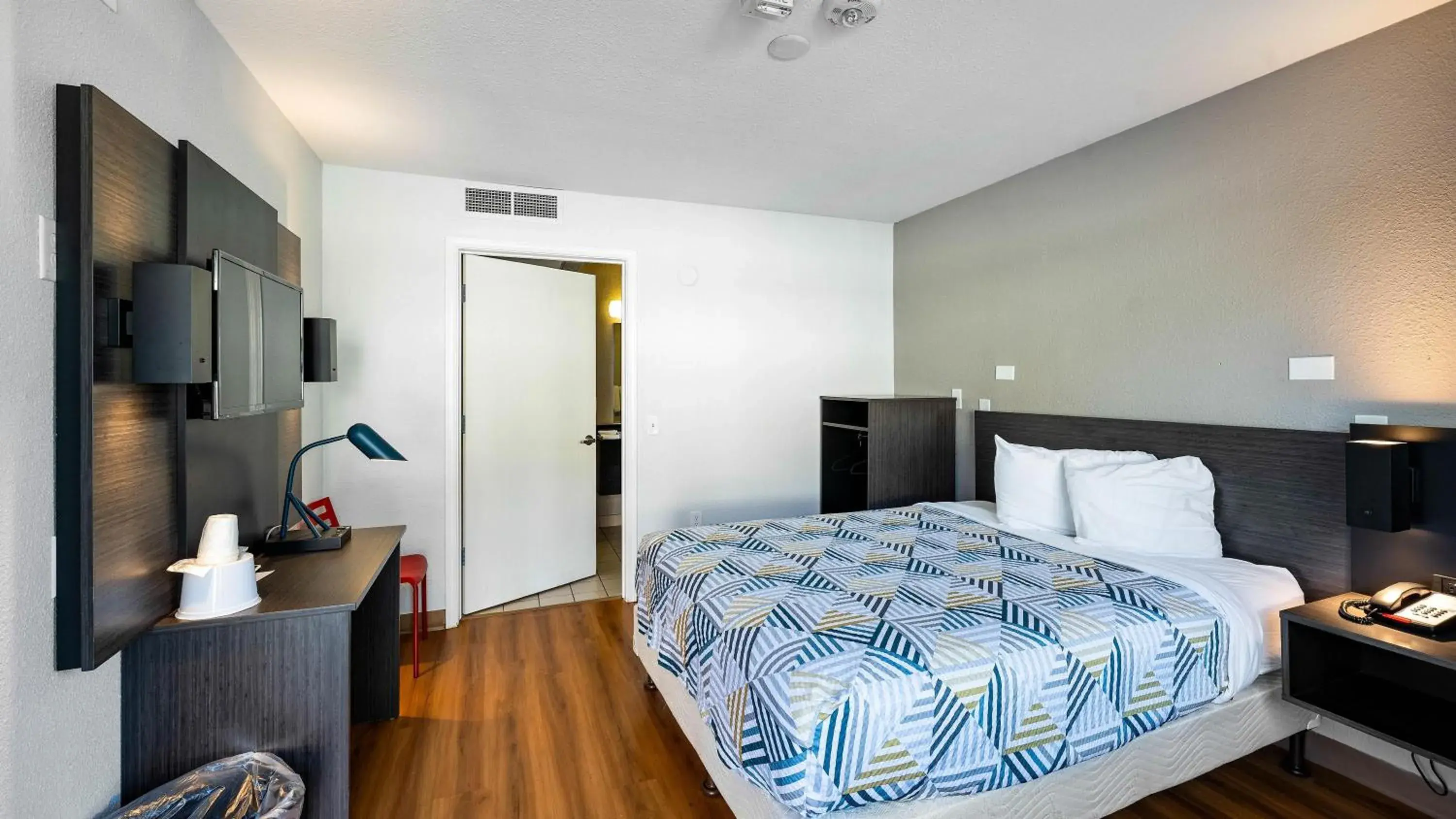 Bedroom, Bed in Motel 6-Kalispell, MT Bedroom, Bed in Motel 6-Kalispell, MT