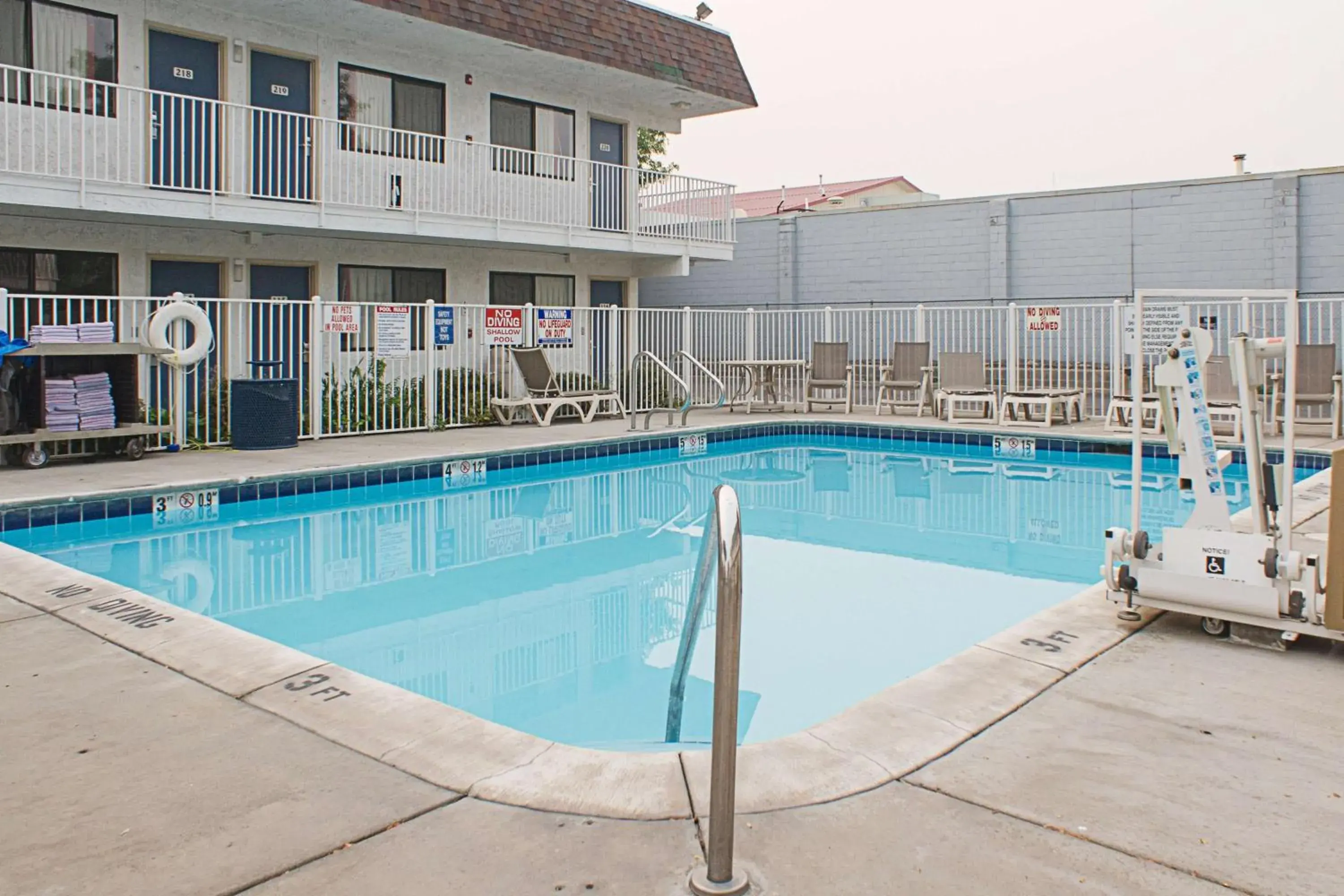 Day, Swimming Pool in Motel 6-Kalispell, MT