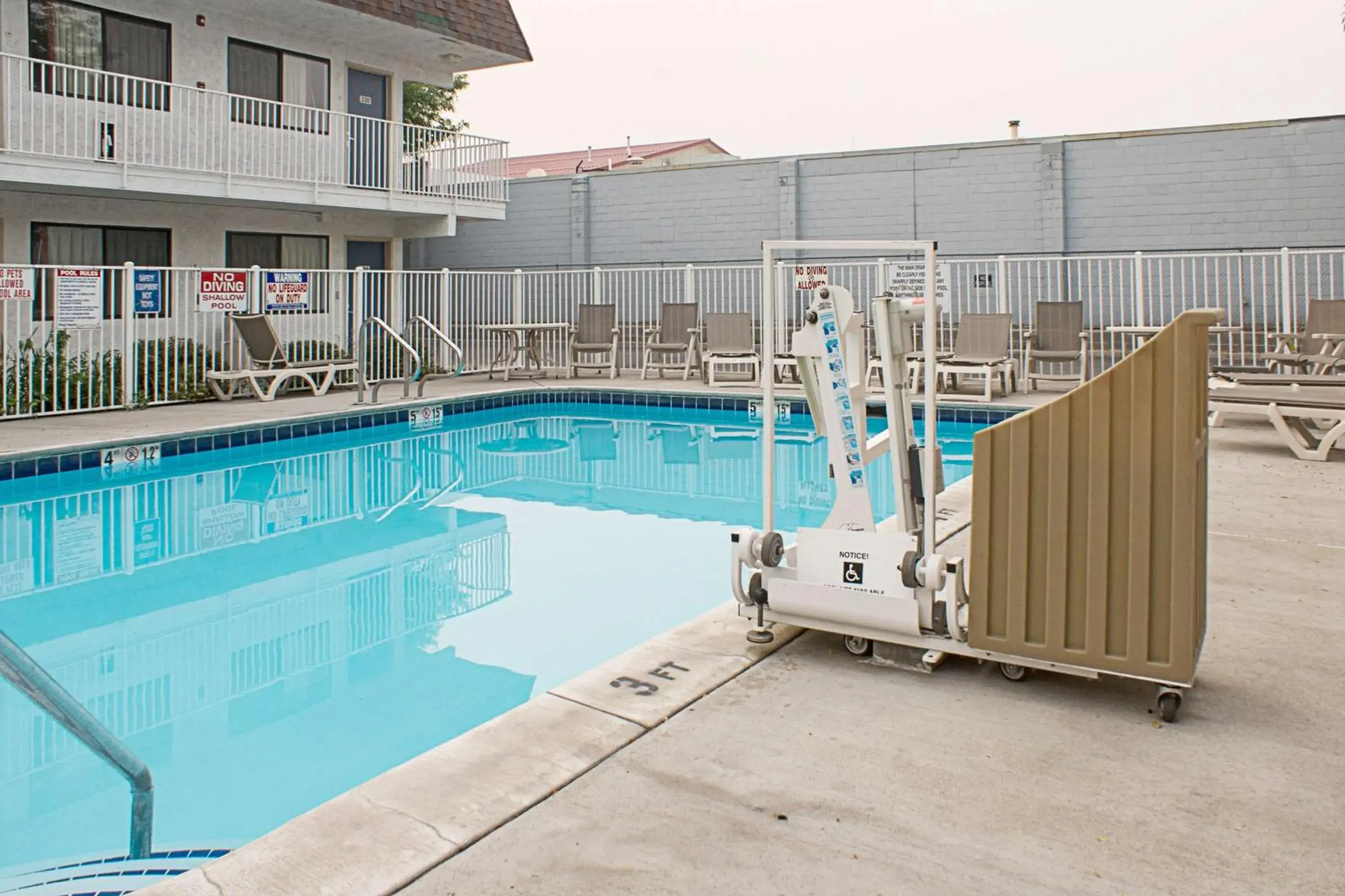 Day, Swimming Pool in Motel 6-Kalispell, MT