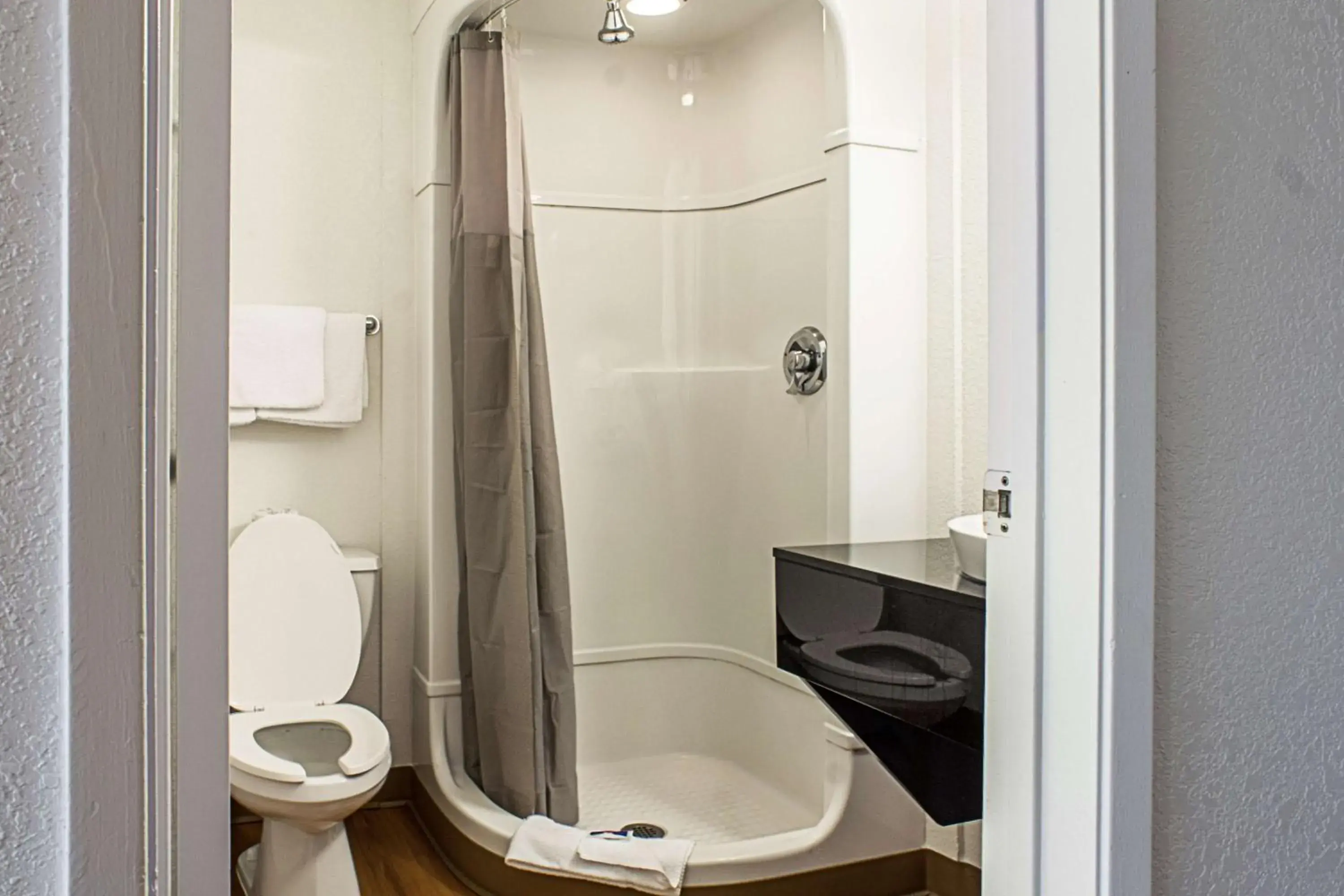 Shower, Bathroom in Motel 6-Kalispell, MT