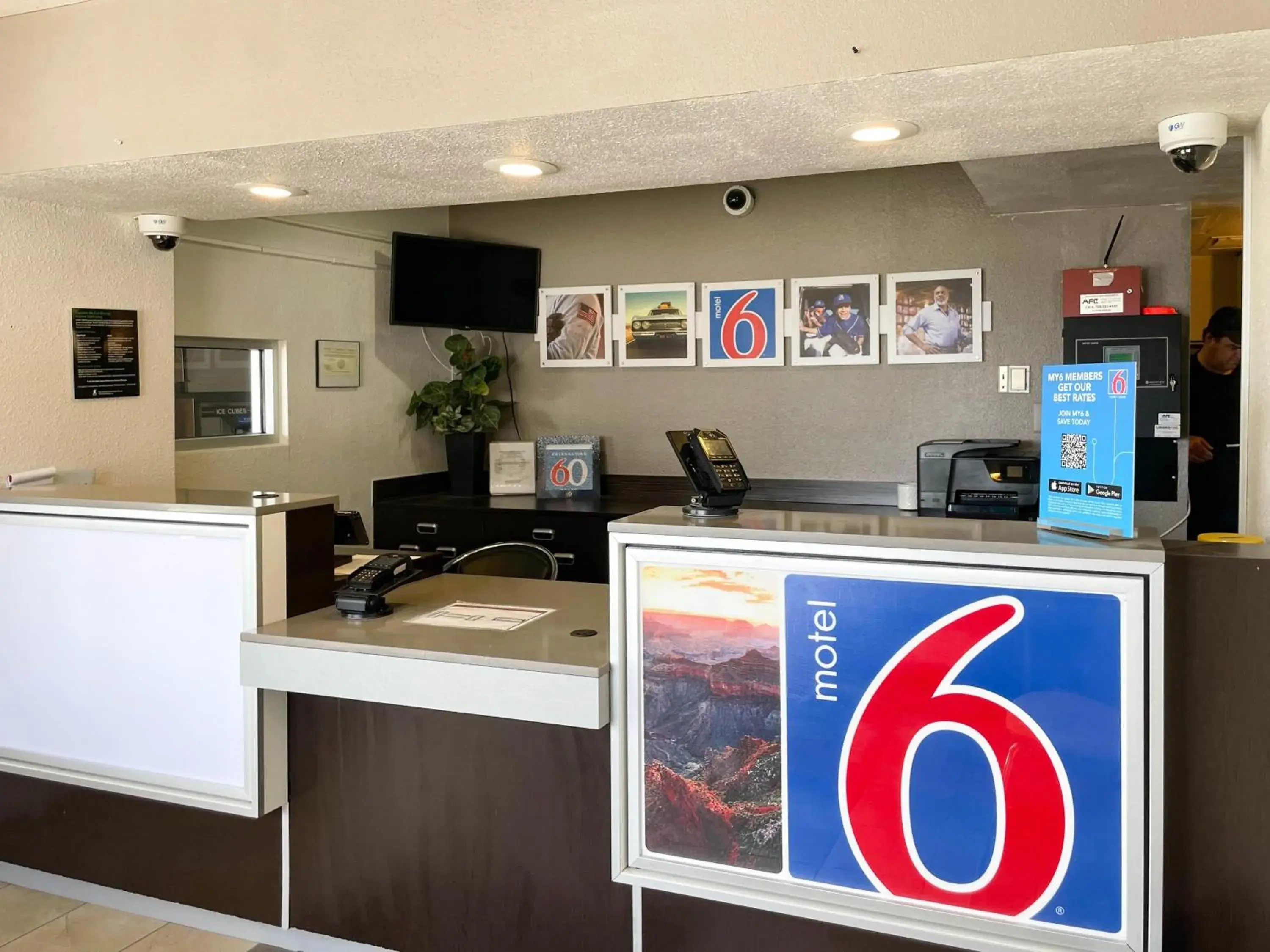 Lobby or reception in Motel 6 Cheyenne, WY Lobby or reception in Motel 6 Cheyenne, WY