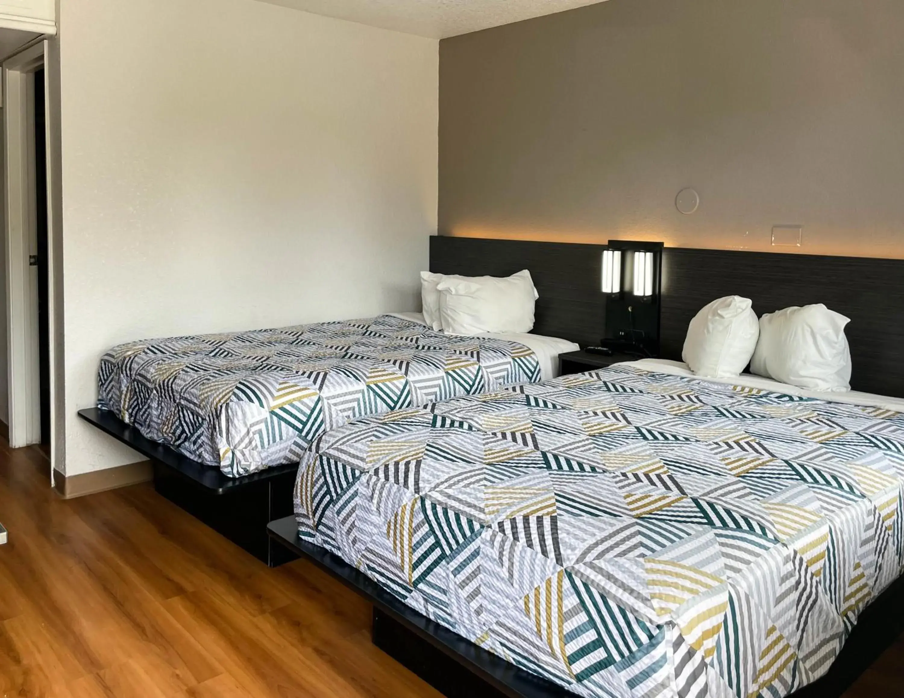 Bedroom, Bed in Motel 6 Cheyenne, WY Bedroom, Bed in Motel 6 Cheyenne, WY