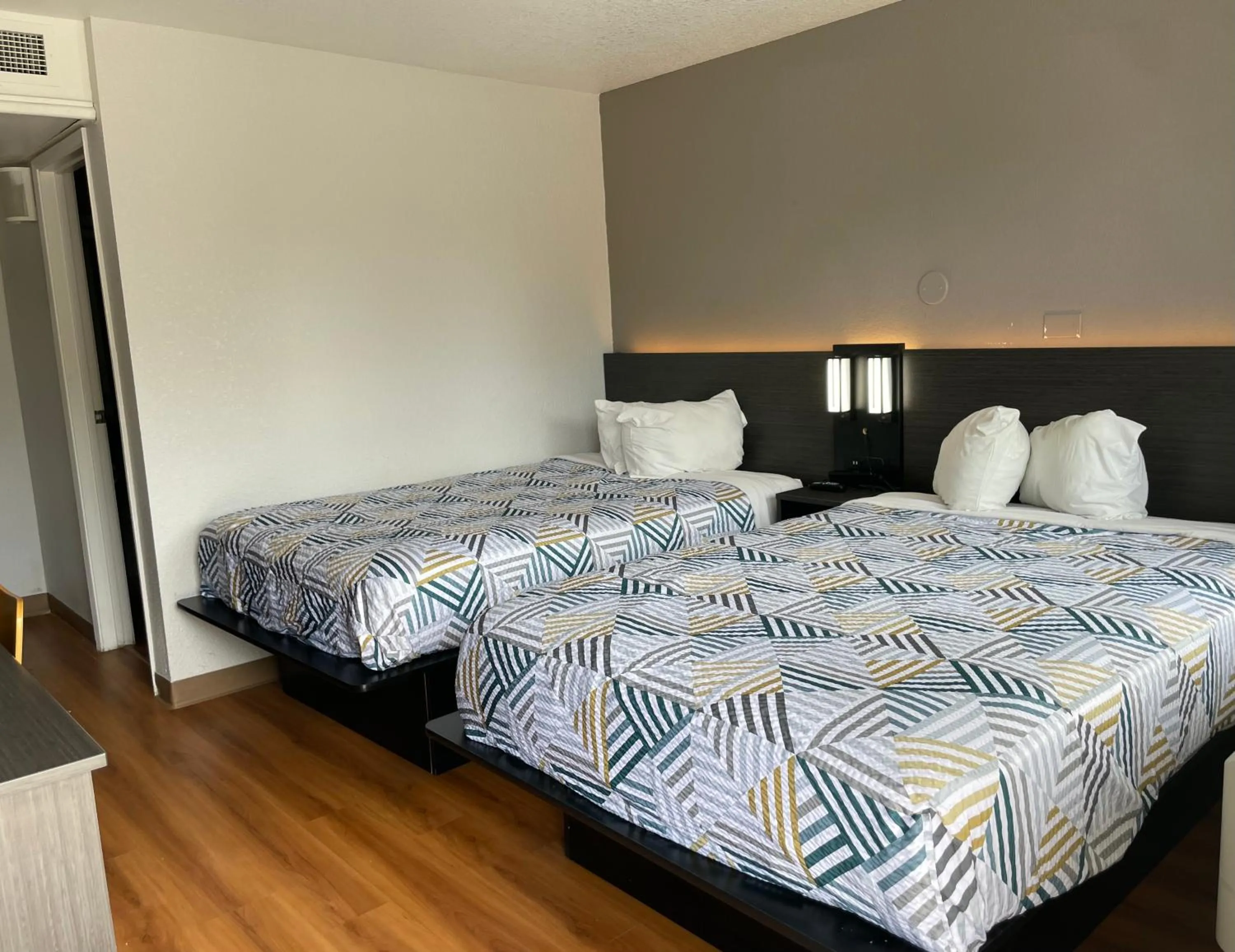 Bedroom, Bed in Motel 6 Cheyenne, WY