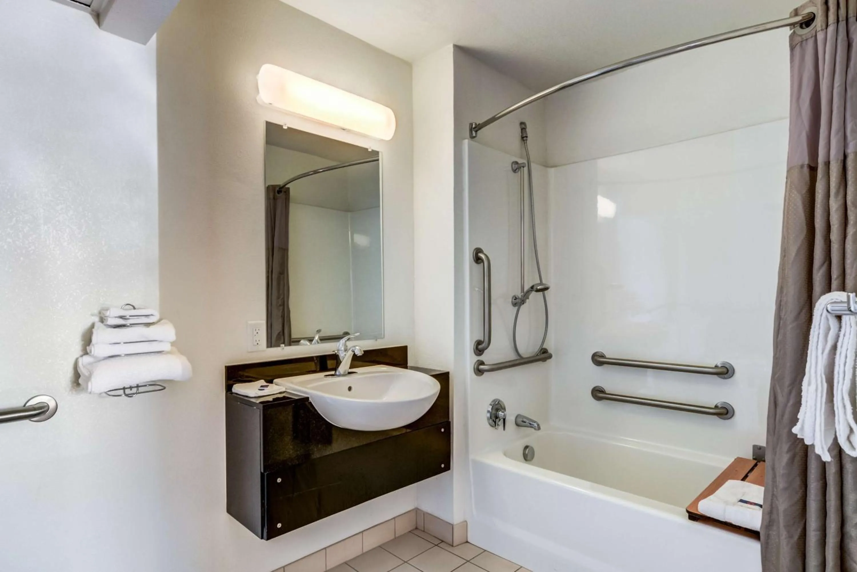 Shower in Park Inn by Radisson, Fort Collins