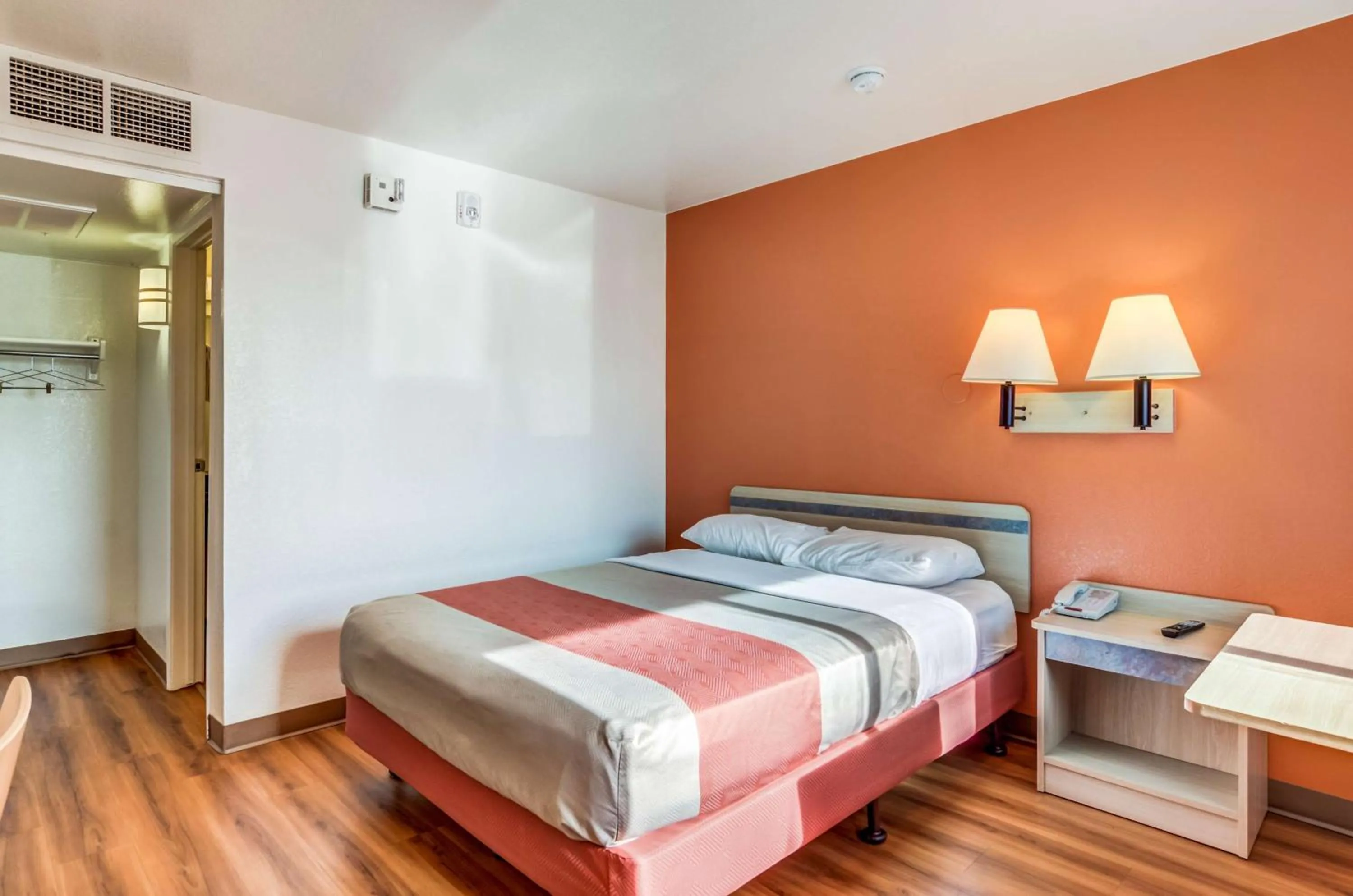 Photo of the whole room, Bed in Park Inn by Radisson, Fort Collins