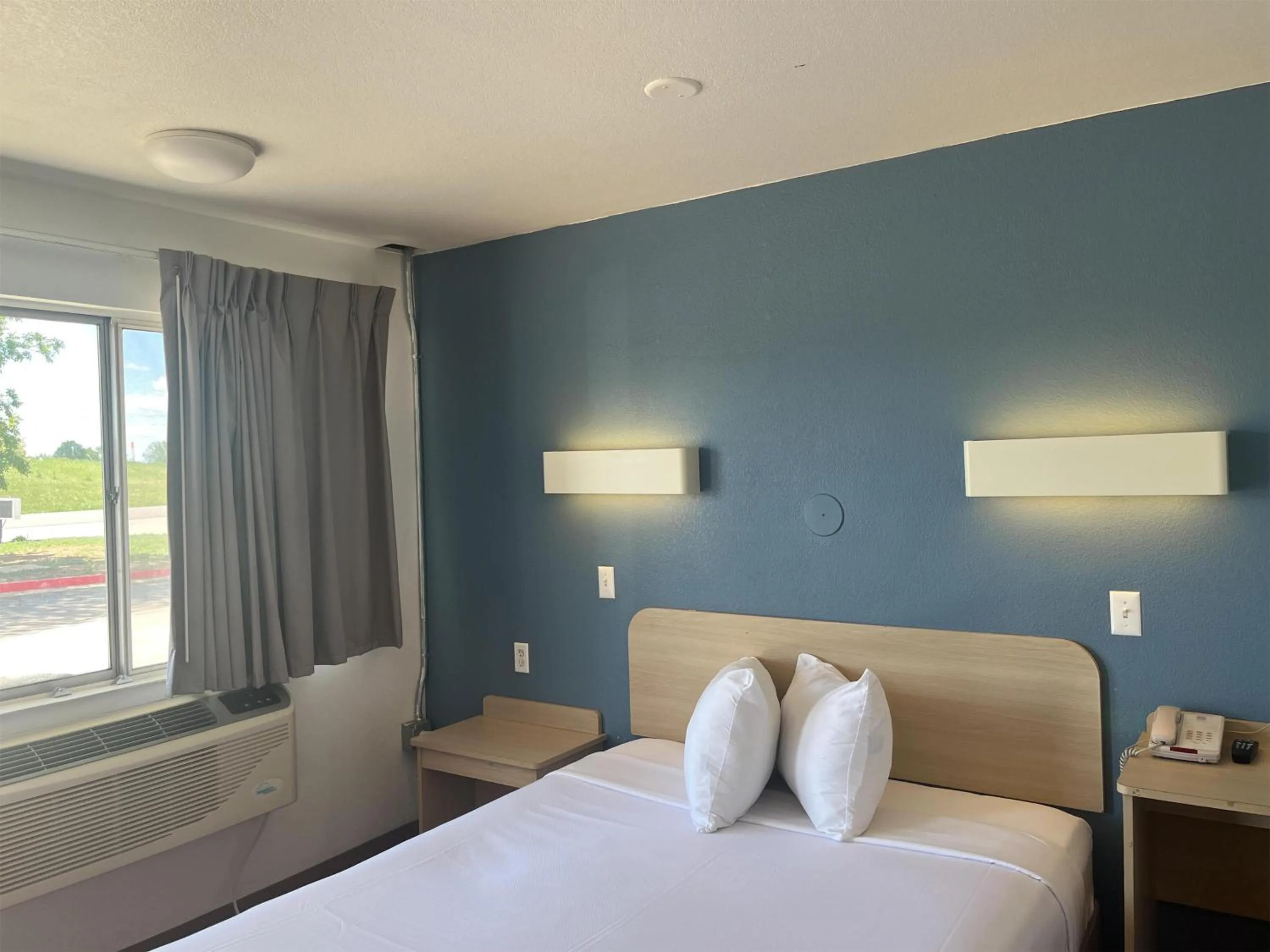 Bedroom, Bed in Motel 6 Fort Collins, CO