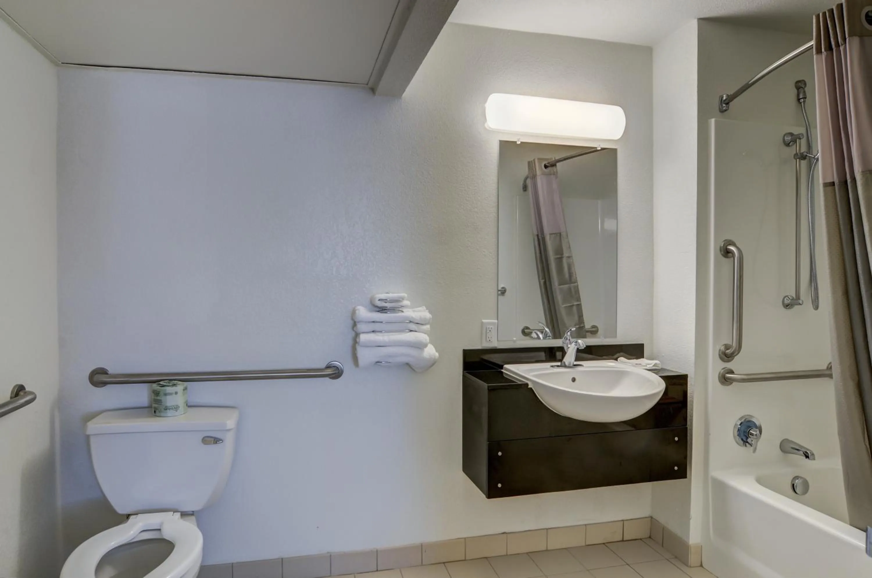 Bathroom in Park Inn by Radisson, Fort Collins