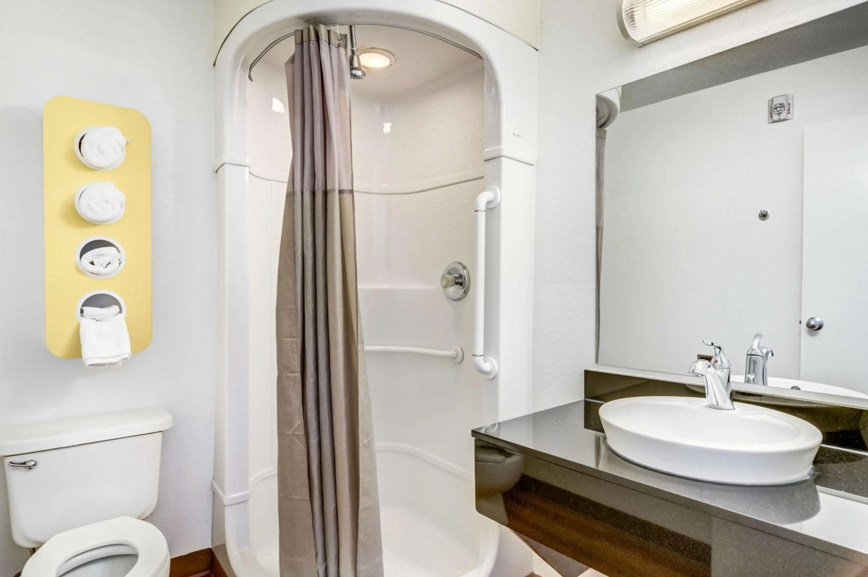 Shower in Park Inn by Radisson, Fort Collins