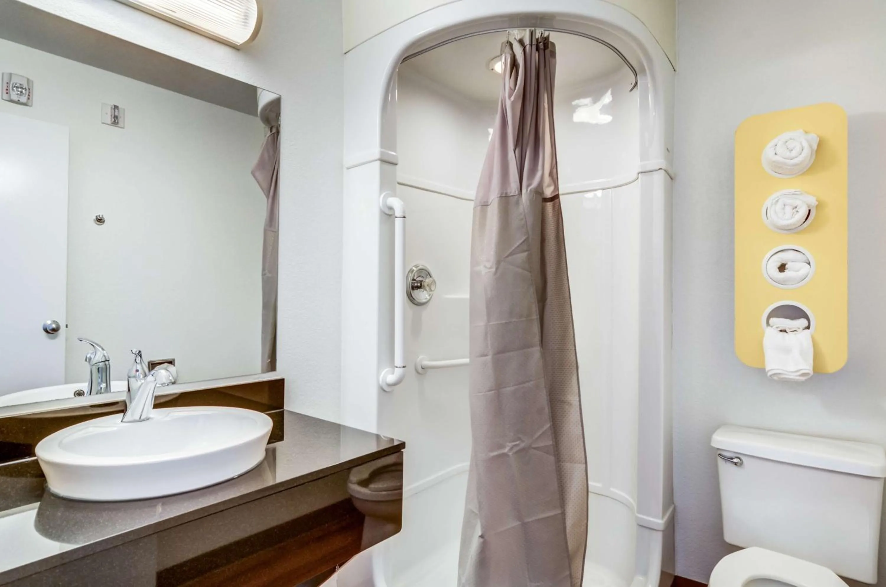 Shower in Park Inn by Radisson, Fort Collins