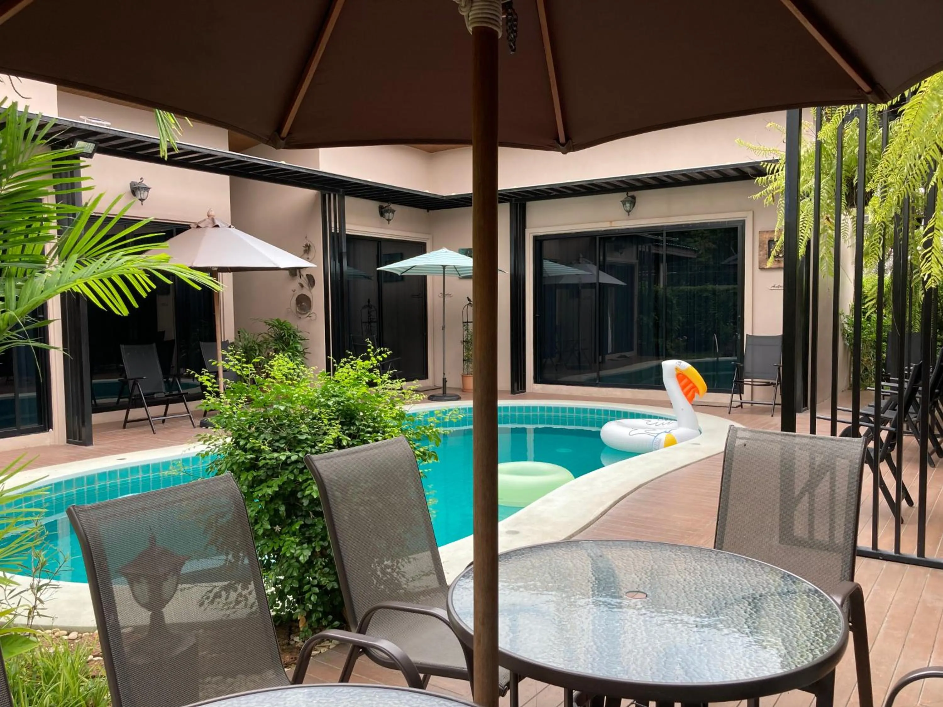 Dining area in Barbé La Maison
