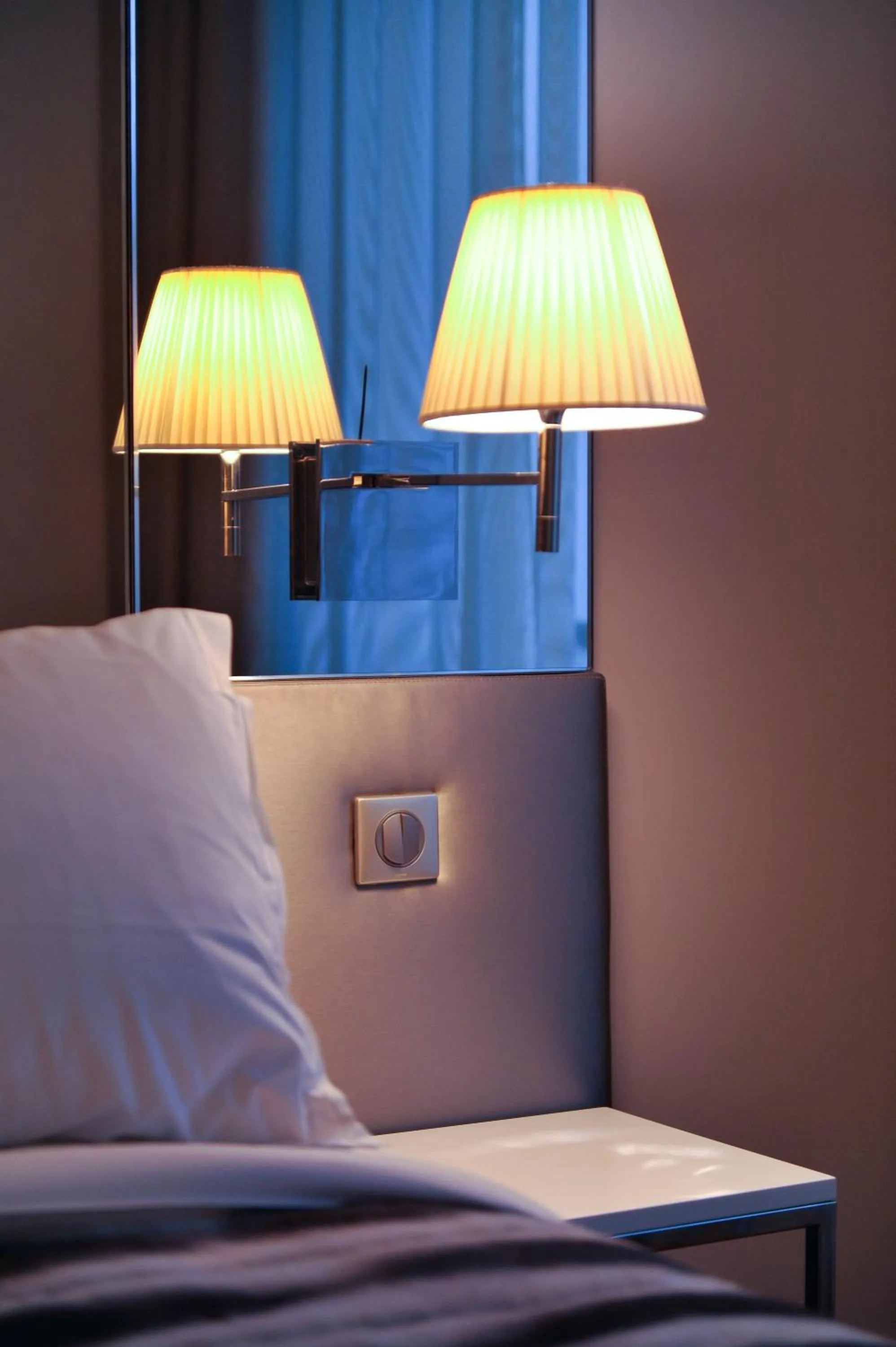 Photo of the whole room, Bed in Le César Hôtel