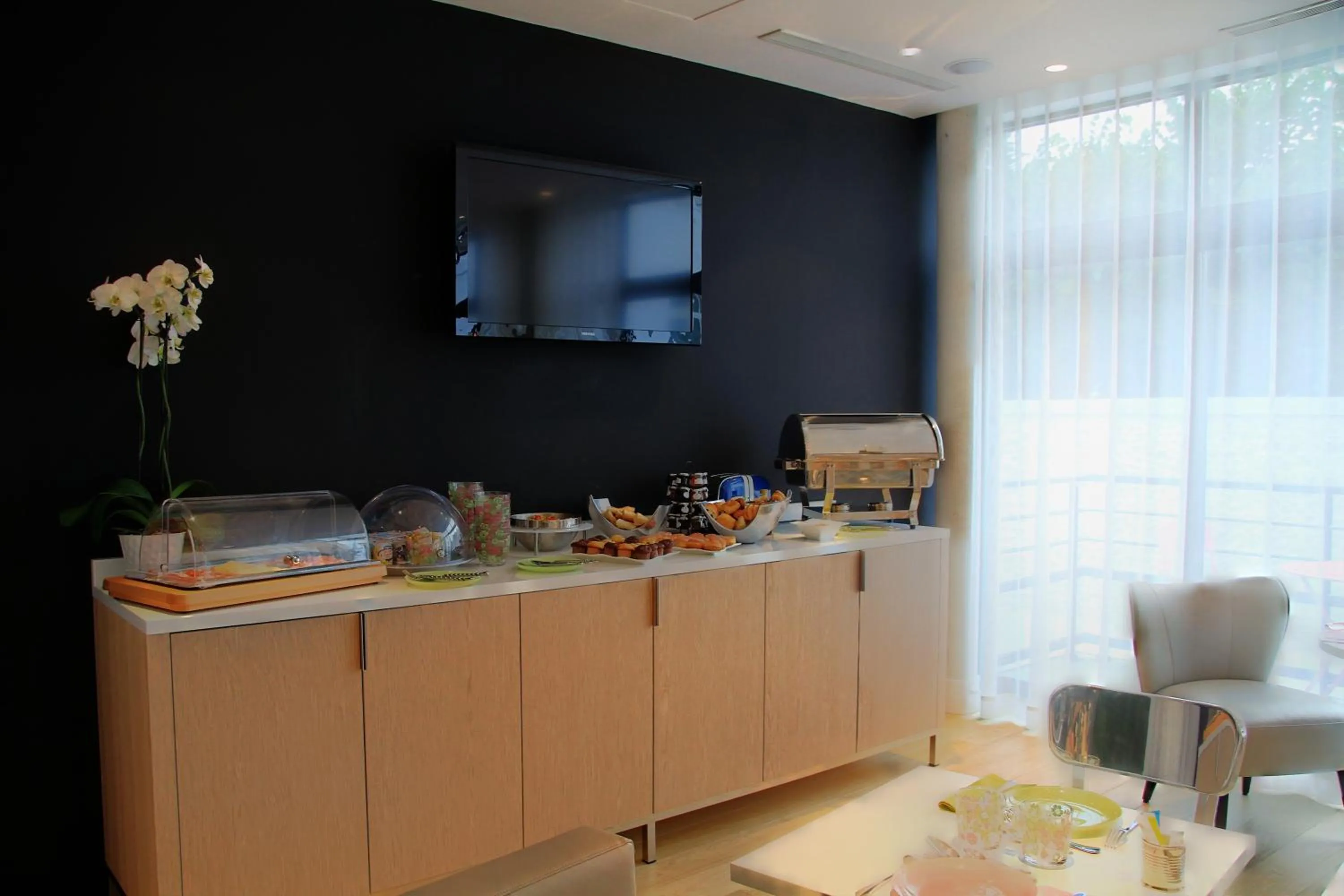 Buffet breakfast in Le César Hôtel