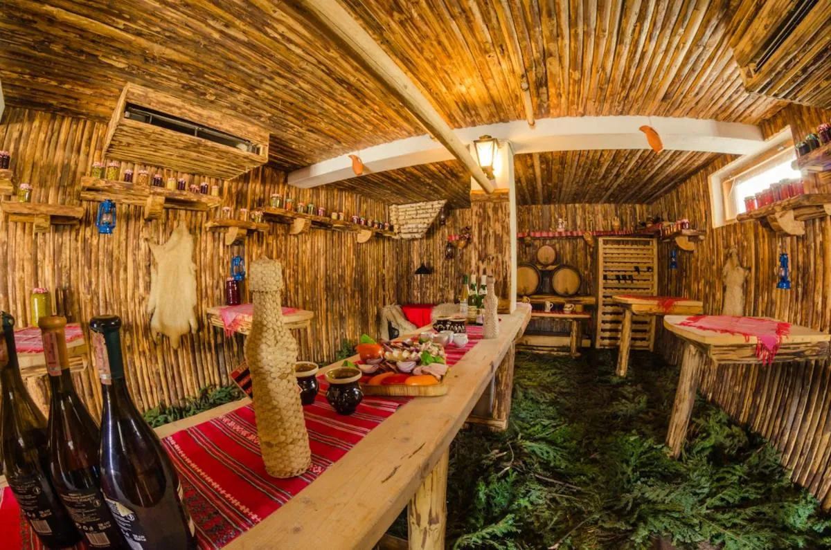 Restaurant/places to eat in Cabana Trei Brazi