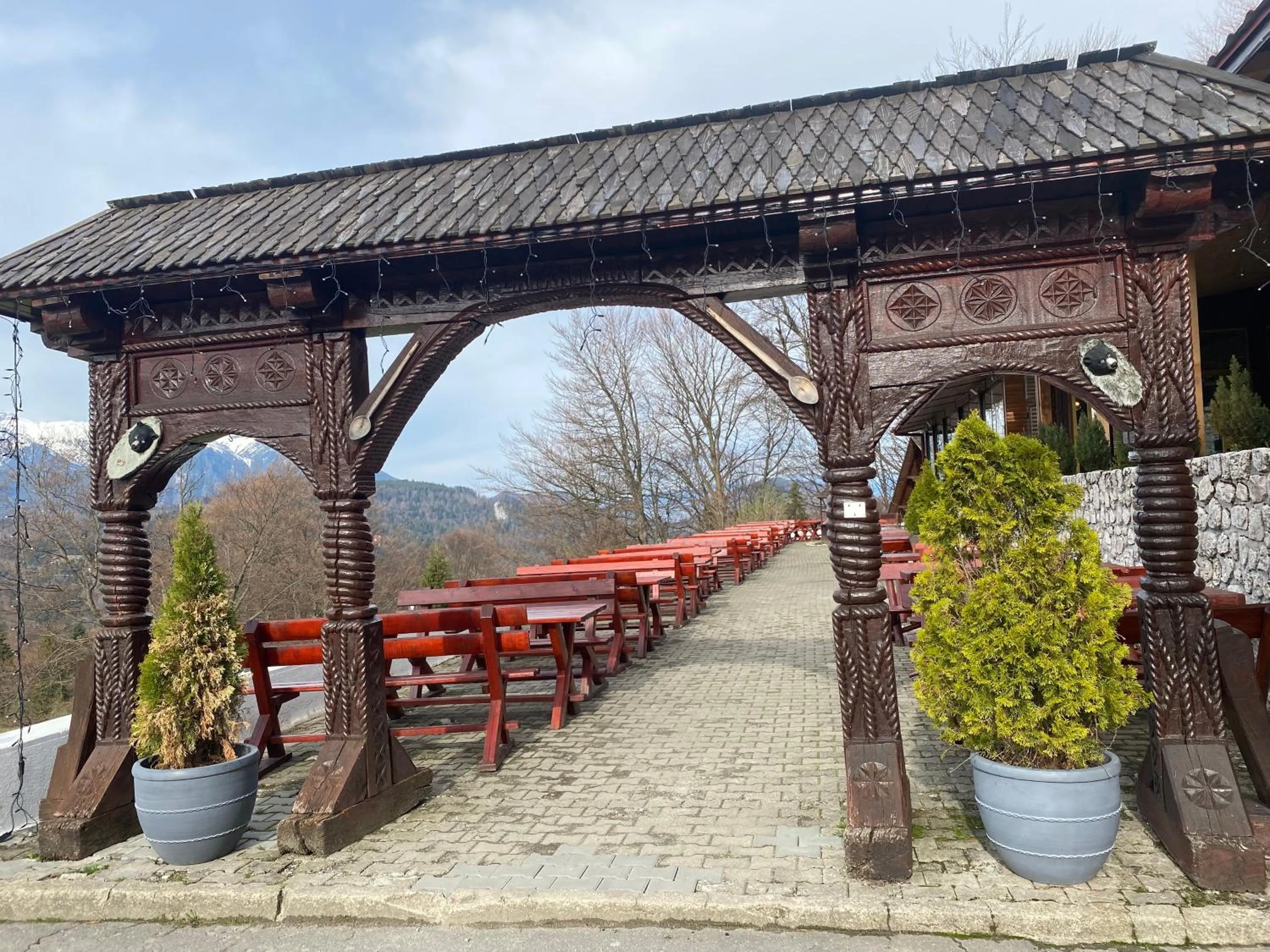 Restaurant/places to eat in Cabana Trei Brazi