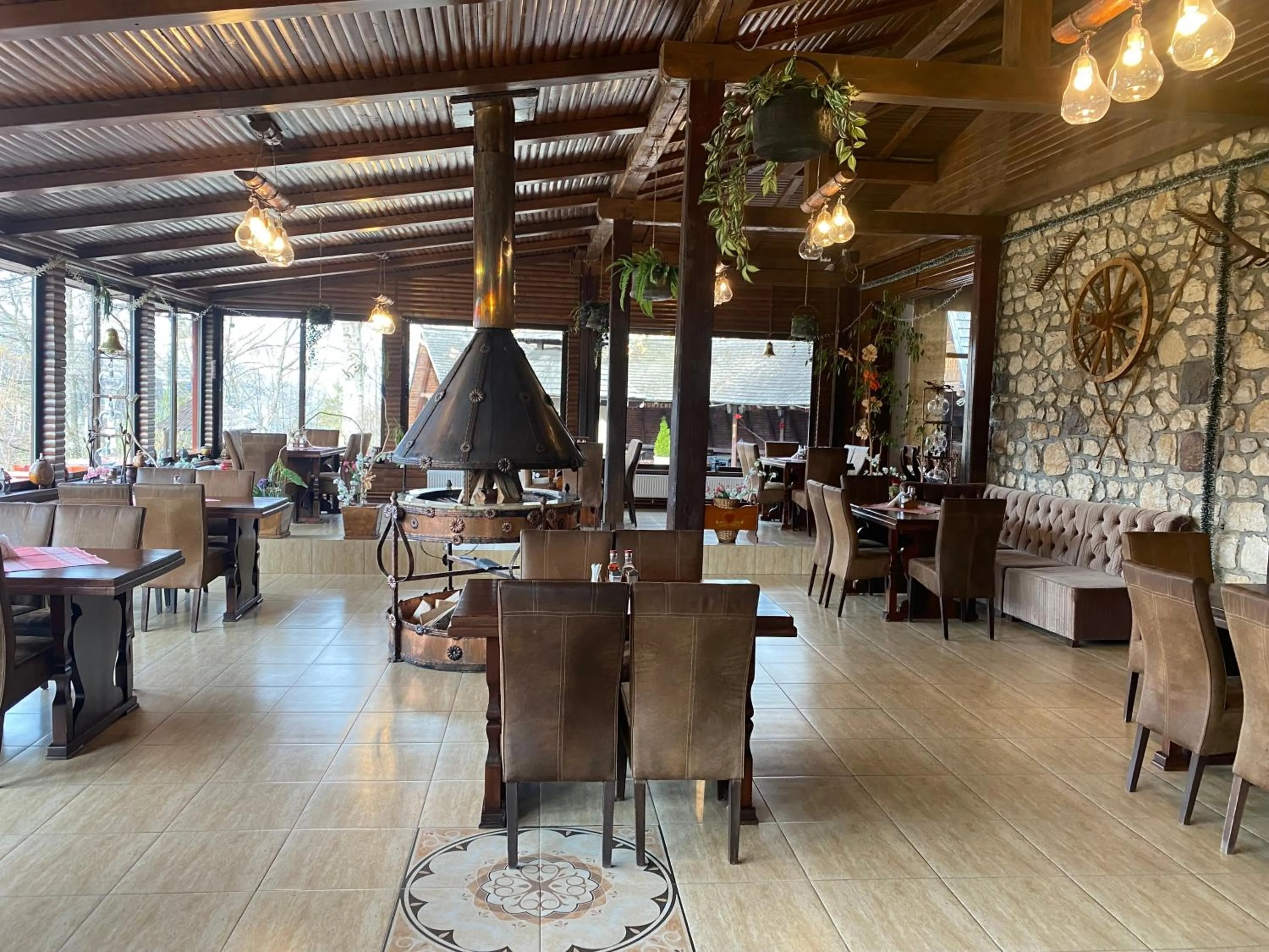 Restaurant/places to eat in Cabana Trei Brazi