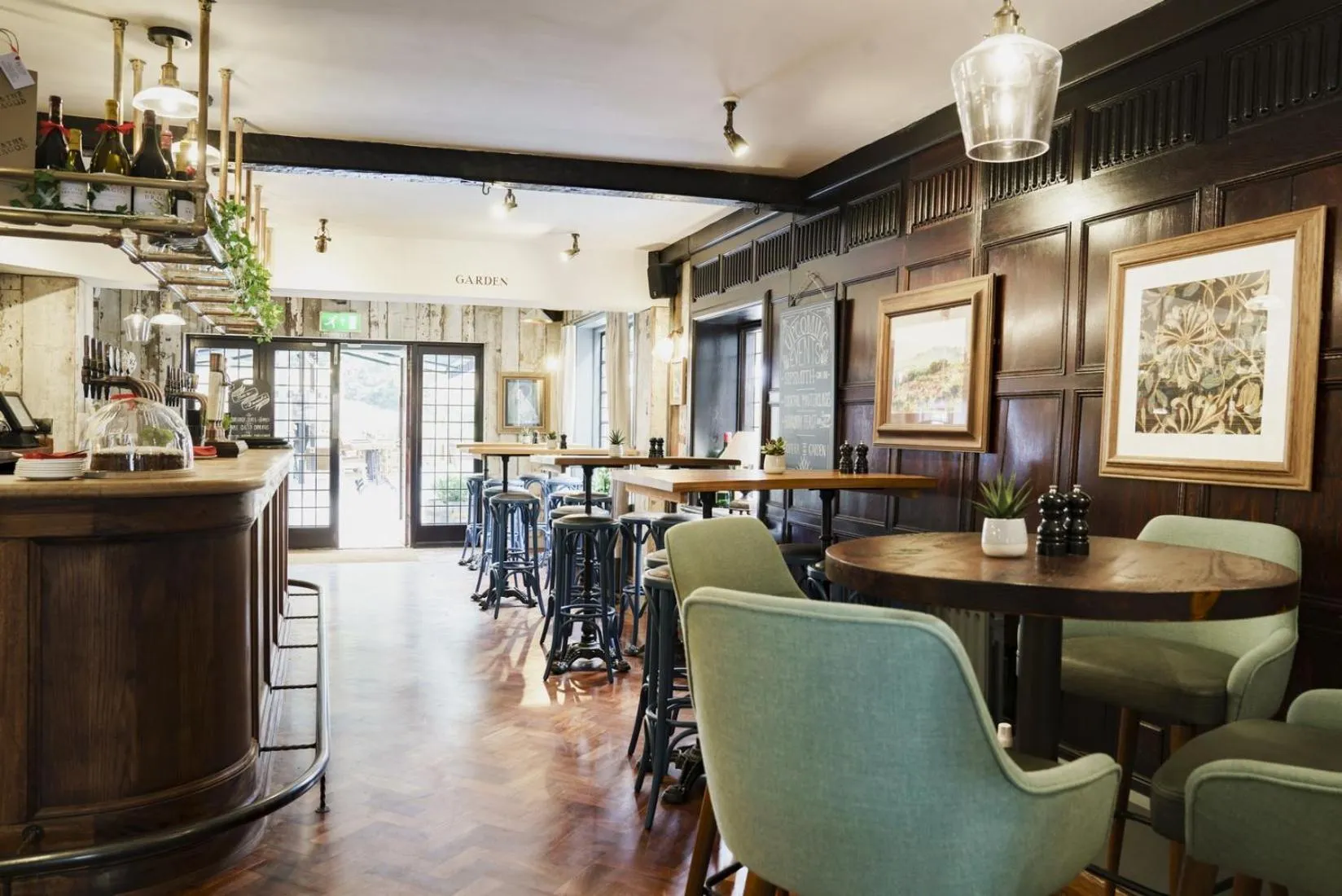 Lounge or bar in Bel and The Dragon at Red Lion Wendover