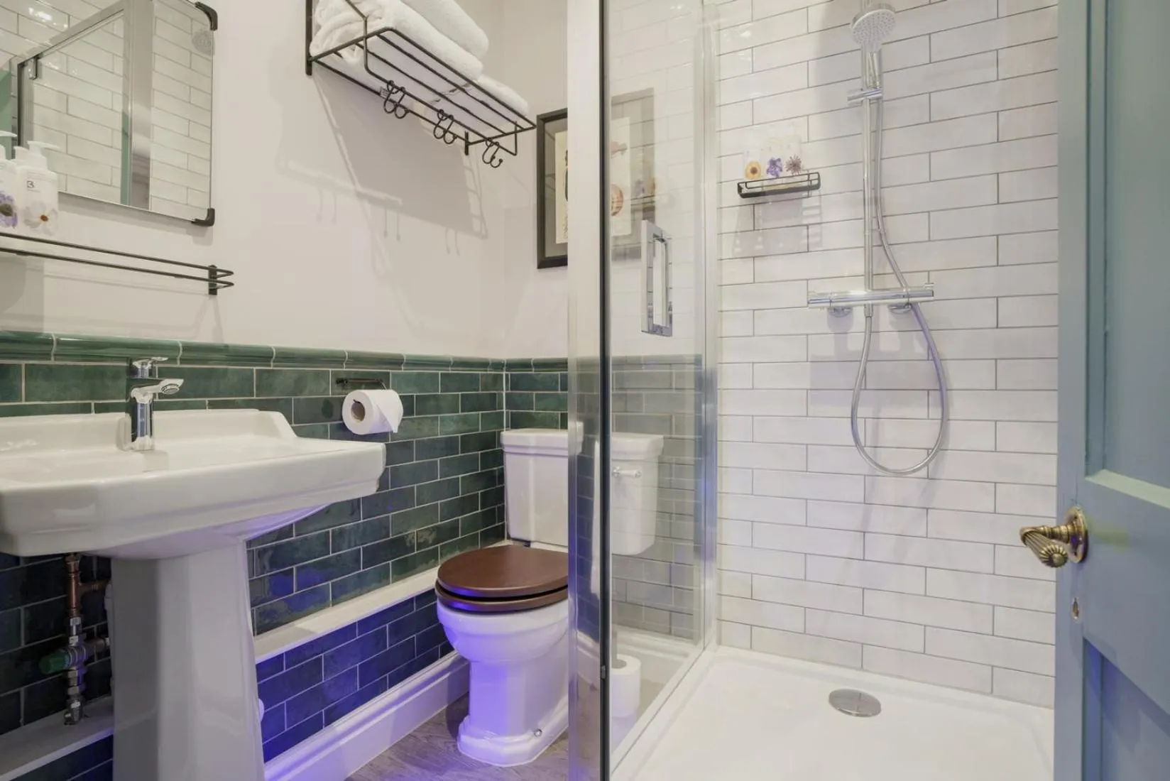 Bathroom in Bel and The Dragon at Red Lion Wendover