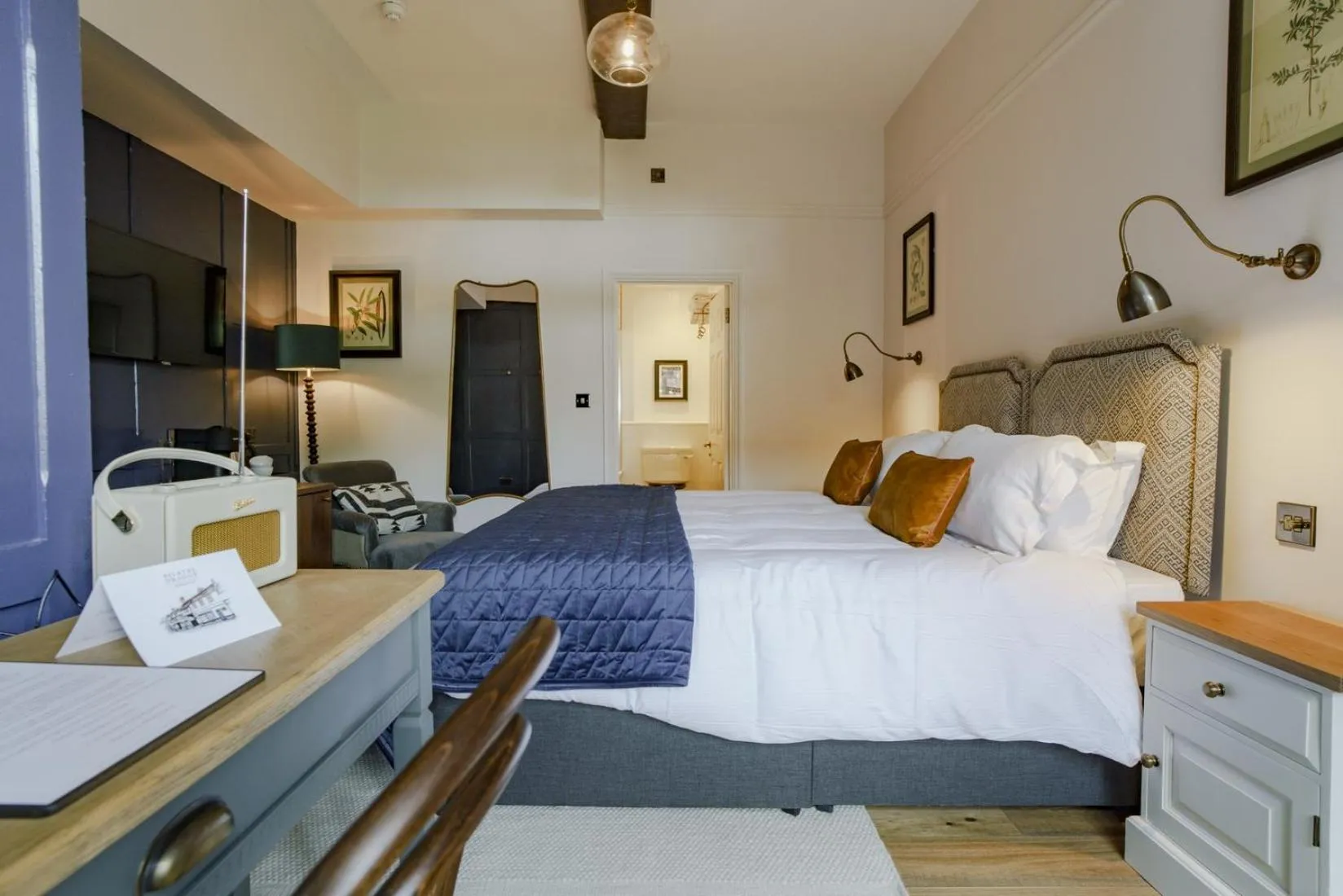 Photo of the whole room, Bed in Bel and The Dragon at Red Lion Wendover