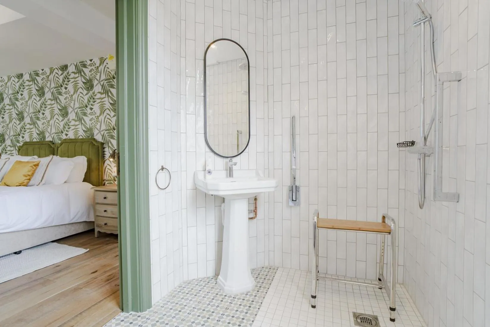 Bathroom, Bed in Bel and The Dragon at Red Lion Wendover