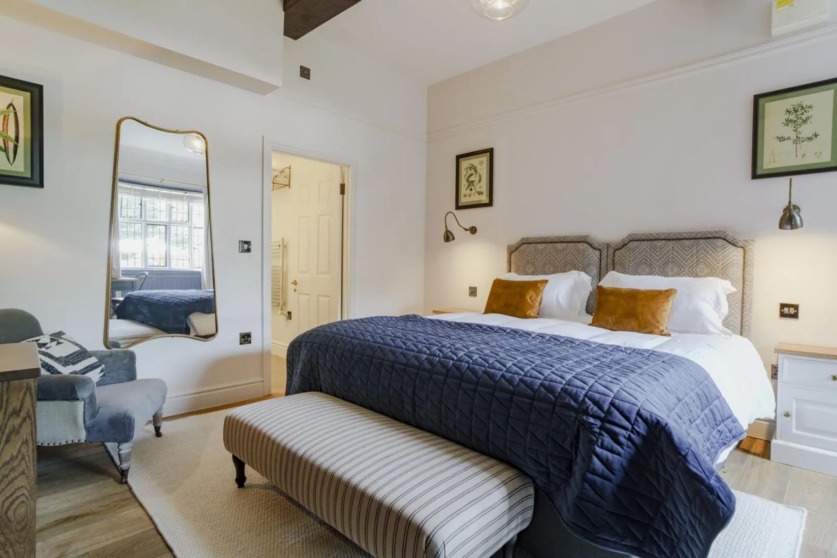 Photo of the whole room, Bed in Bel and The Dragon at Red Lion Wendover