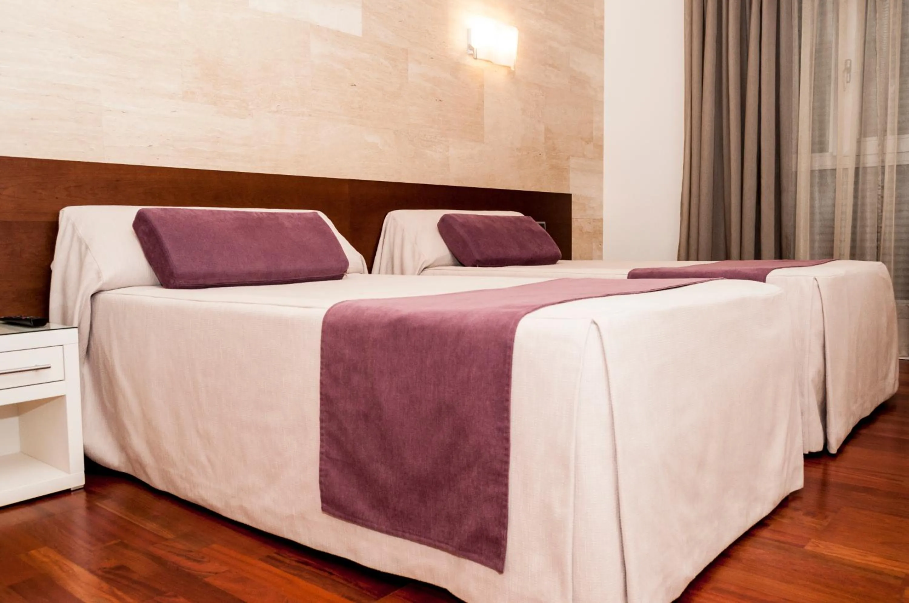 Bed in Escuderos Hotel Cruz