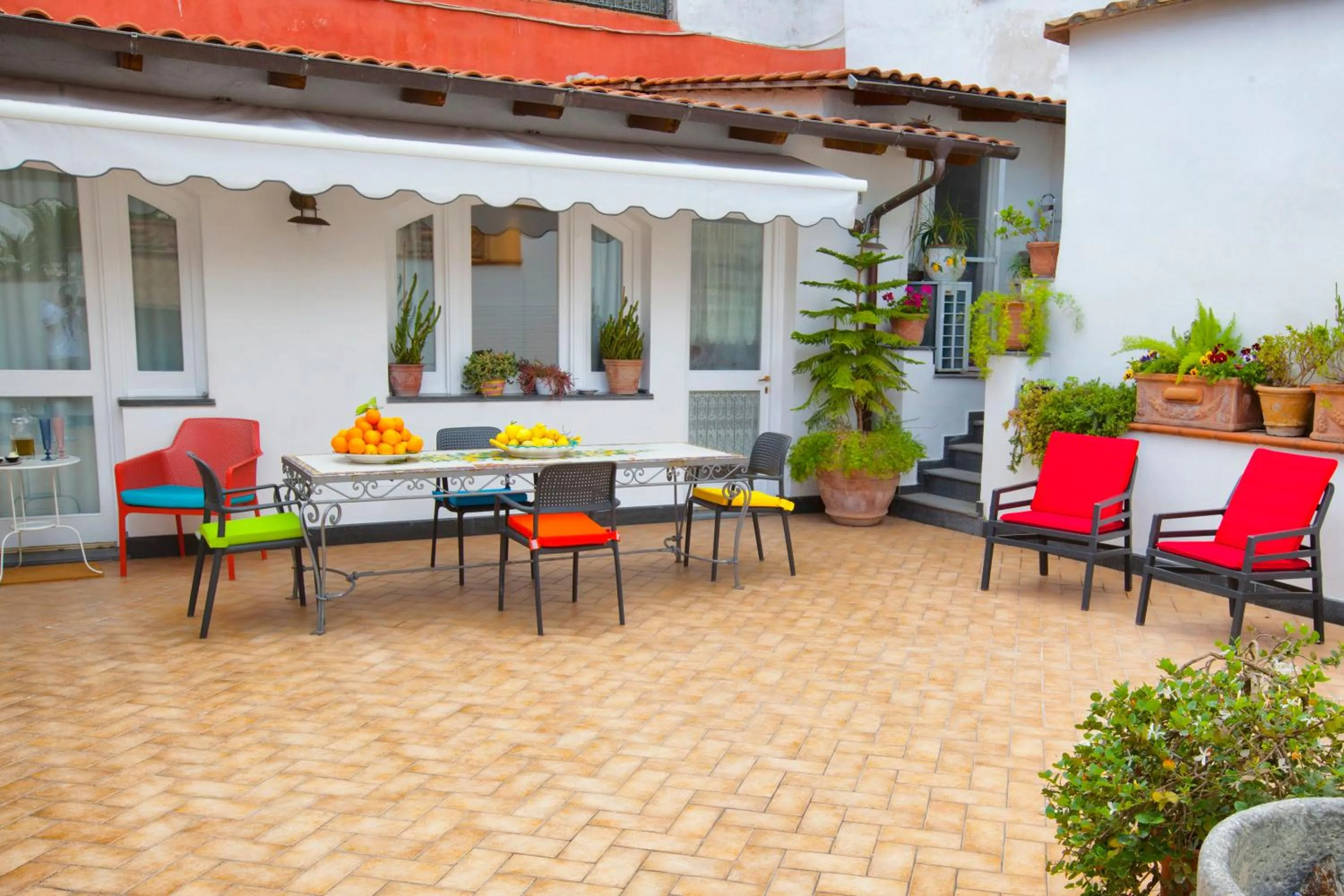 Communal lounge/ TV room in San Nicola B&B