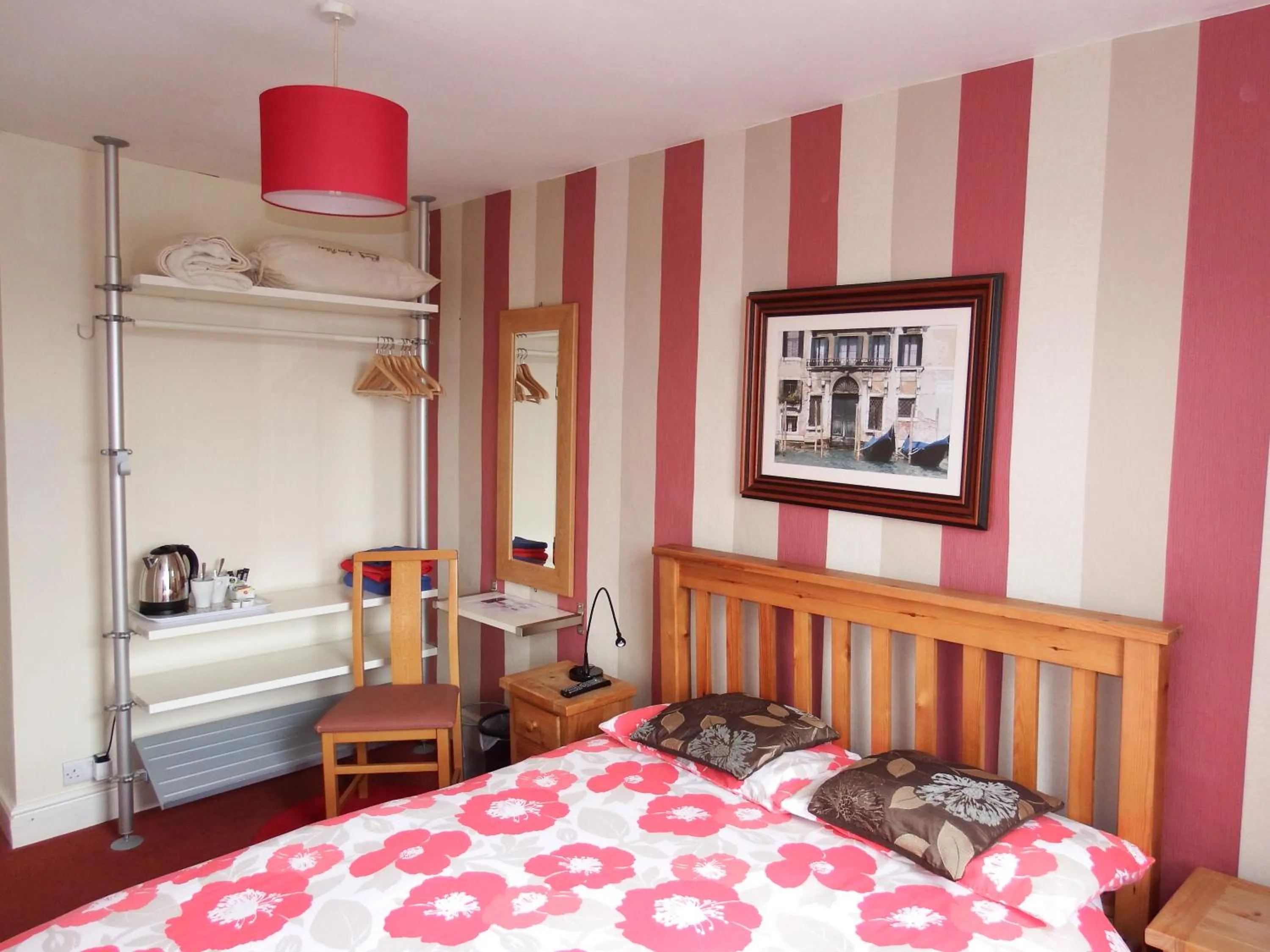 Photo of the whole room, Bed in Angel Guesthouse