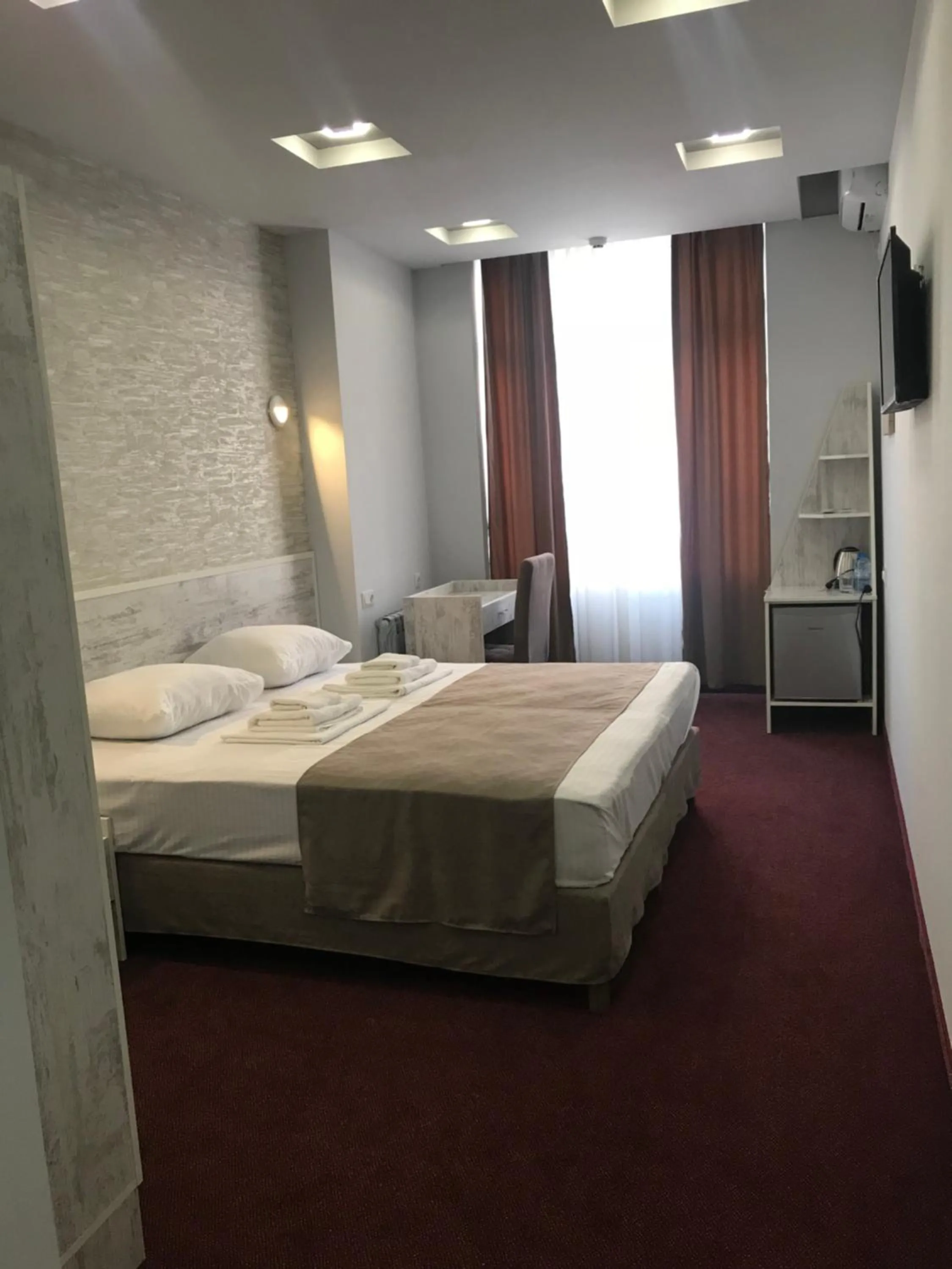 Photo of the whole room, Bed in Hobby Hotel