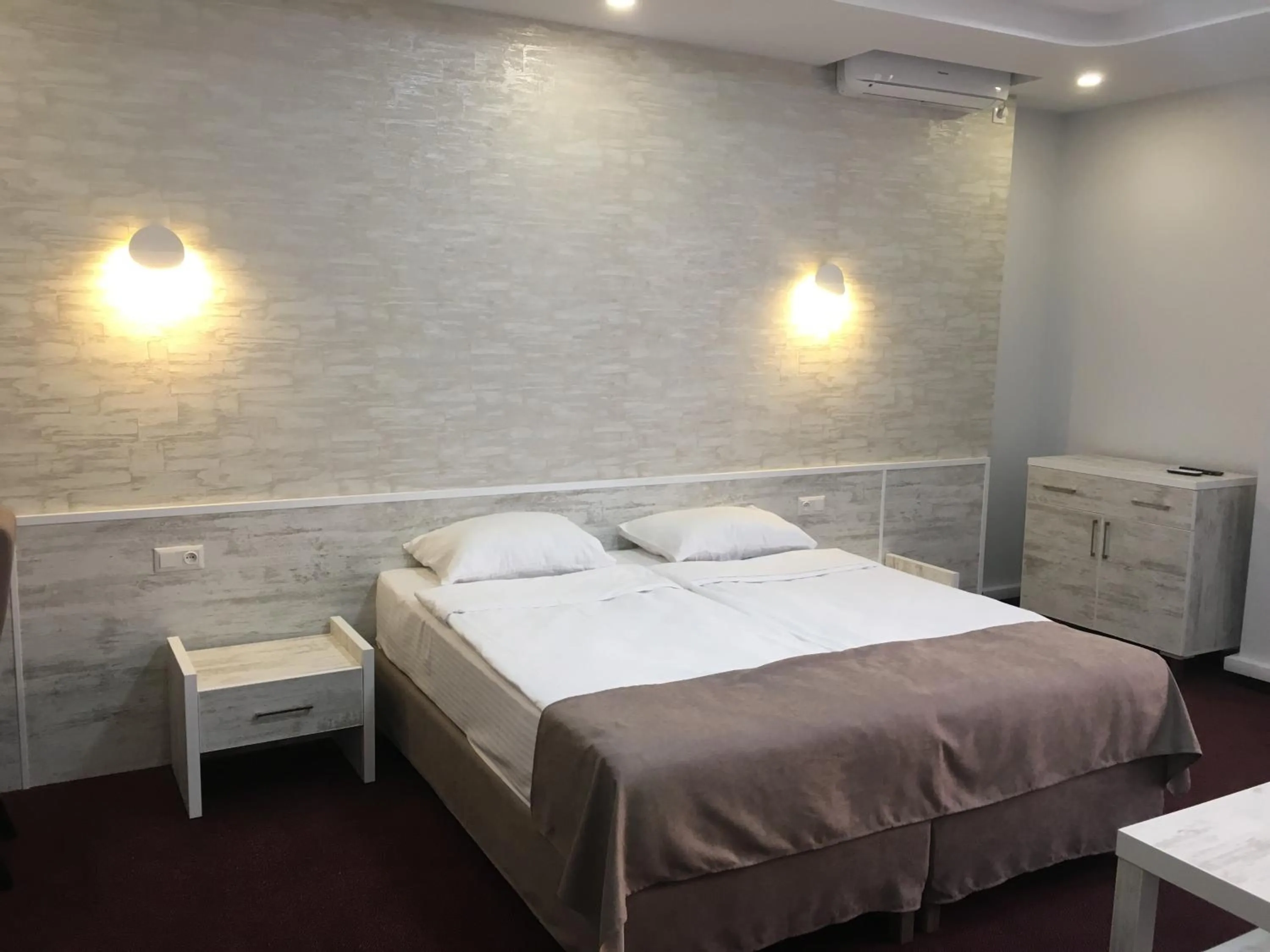 Photo of the whole room, Bed in Hobby Hotel