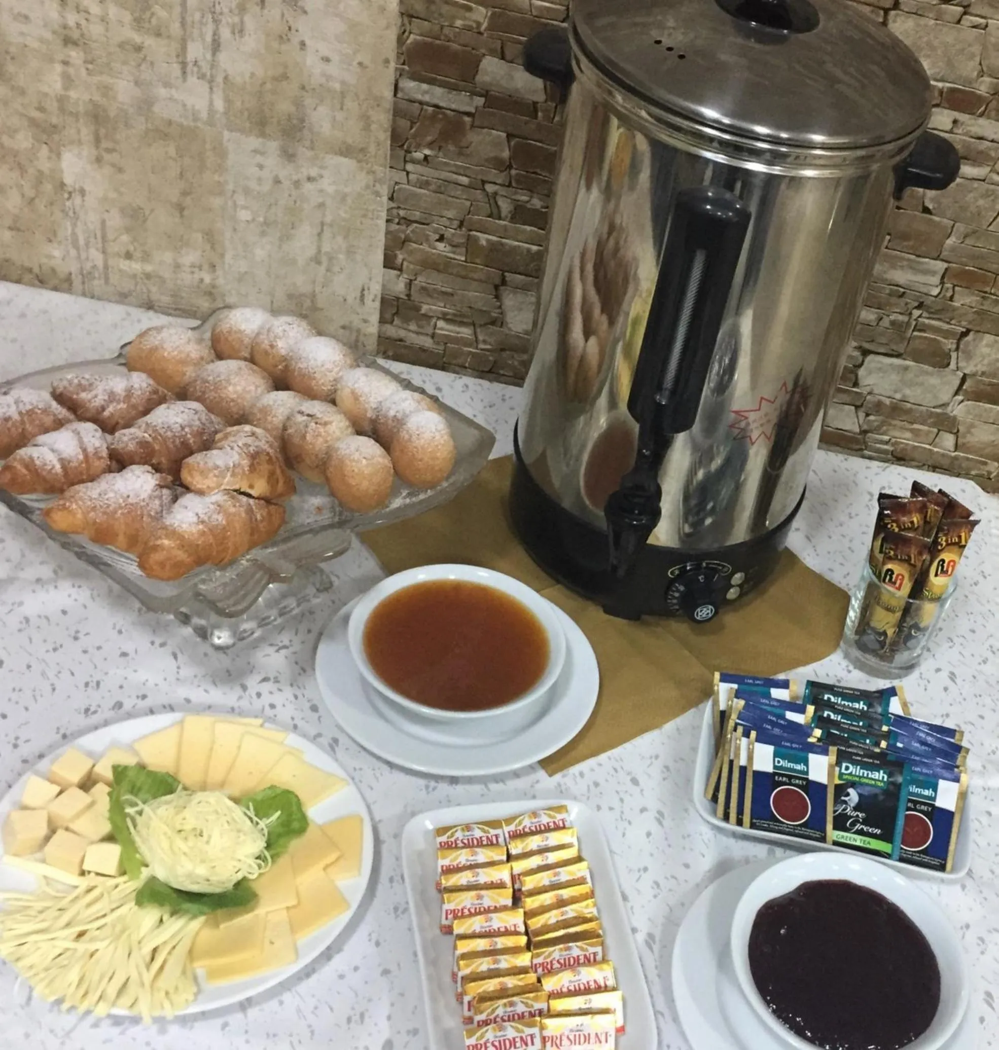 Food and drinks in Hobby Hotel