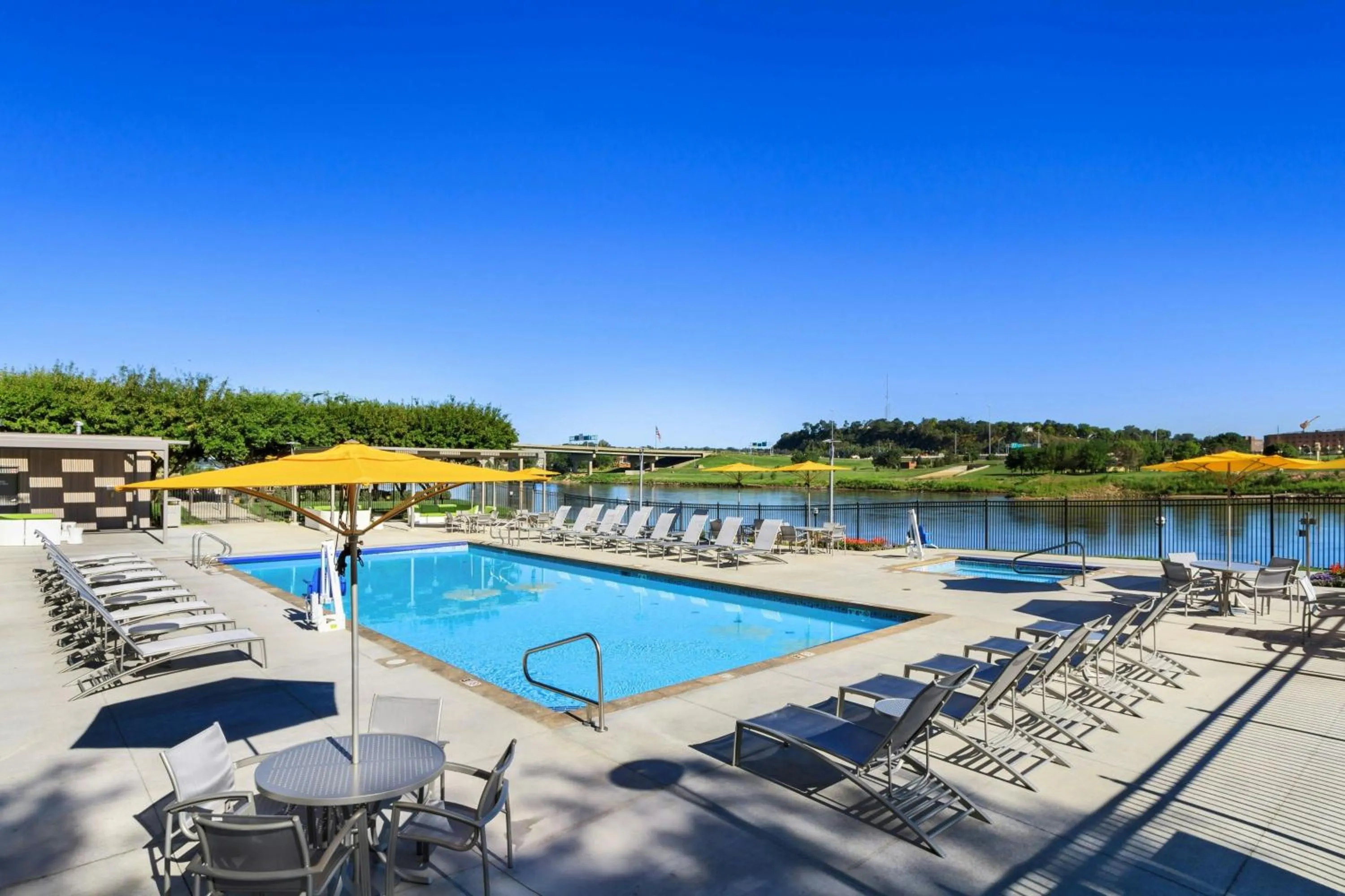 Swimming pool in South Sioux City Marriott Riverfront
