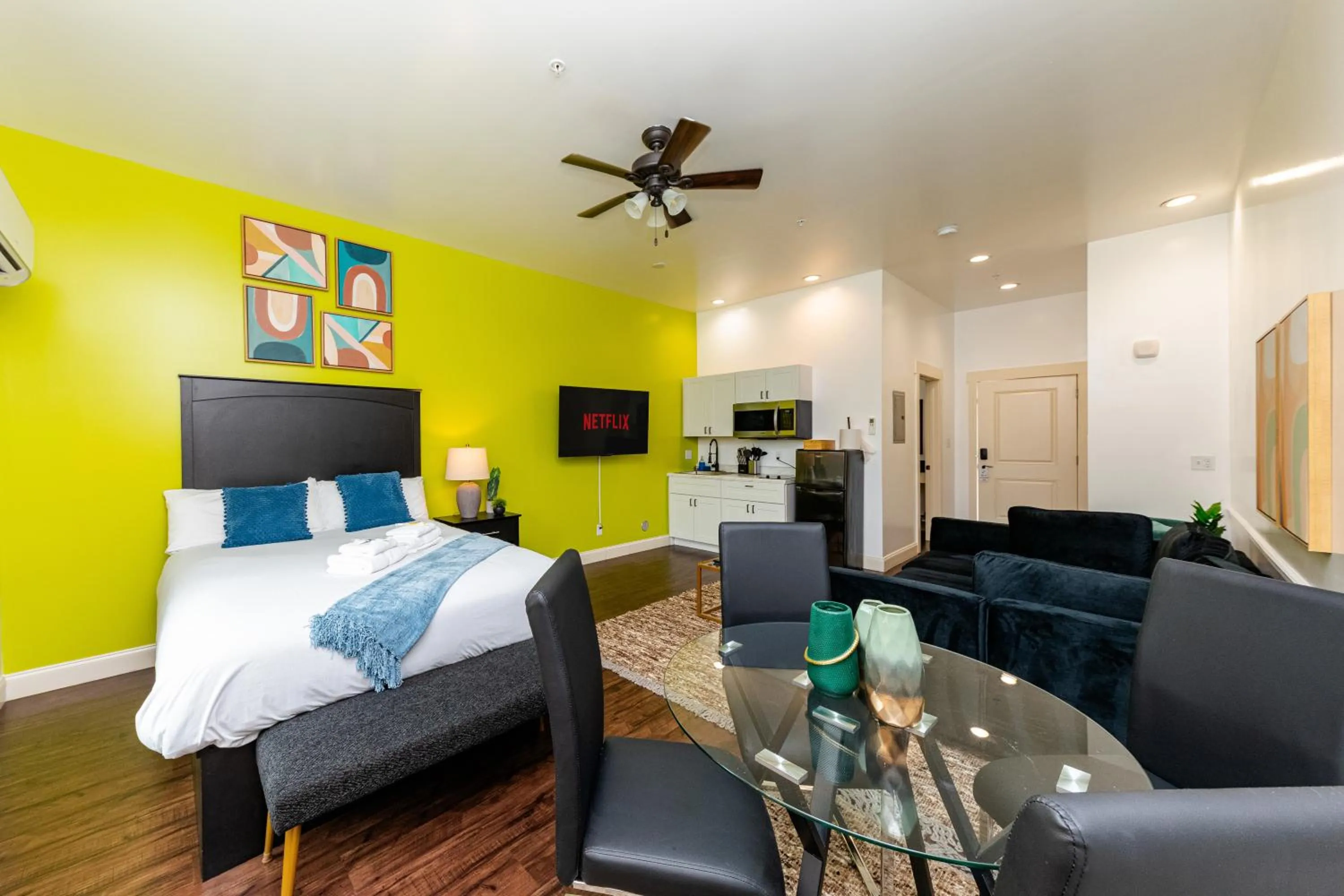 Bed in 30-A Inn & Suites