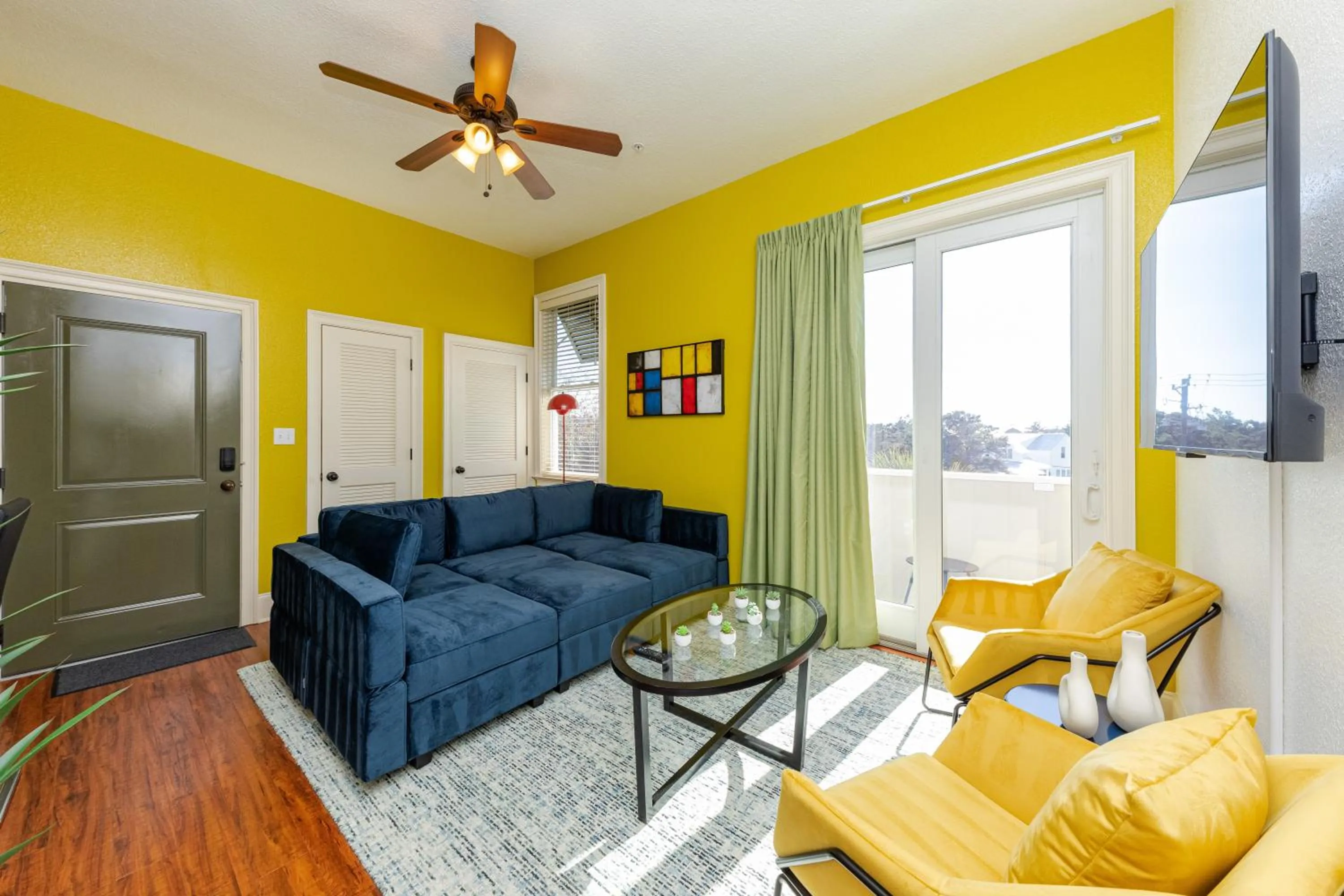 Living room in 30-A Inn & Suites