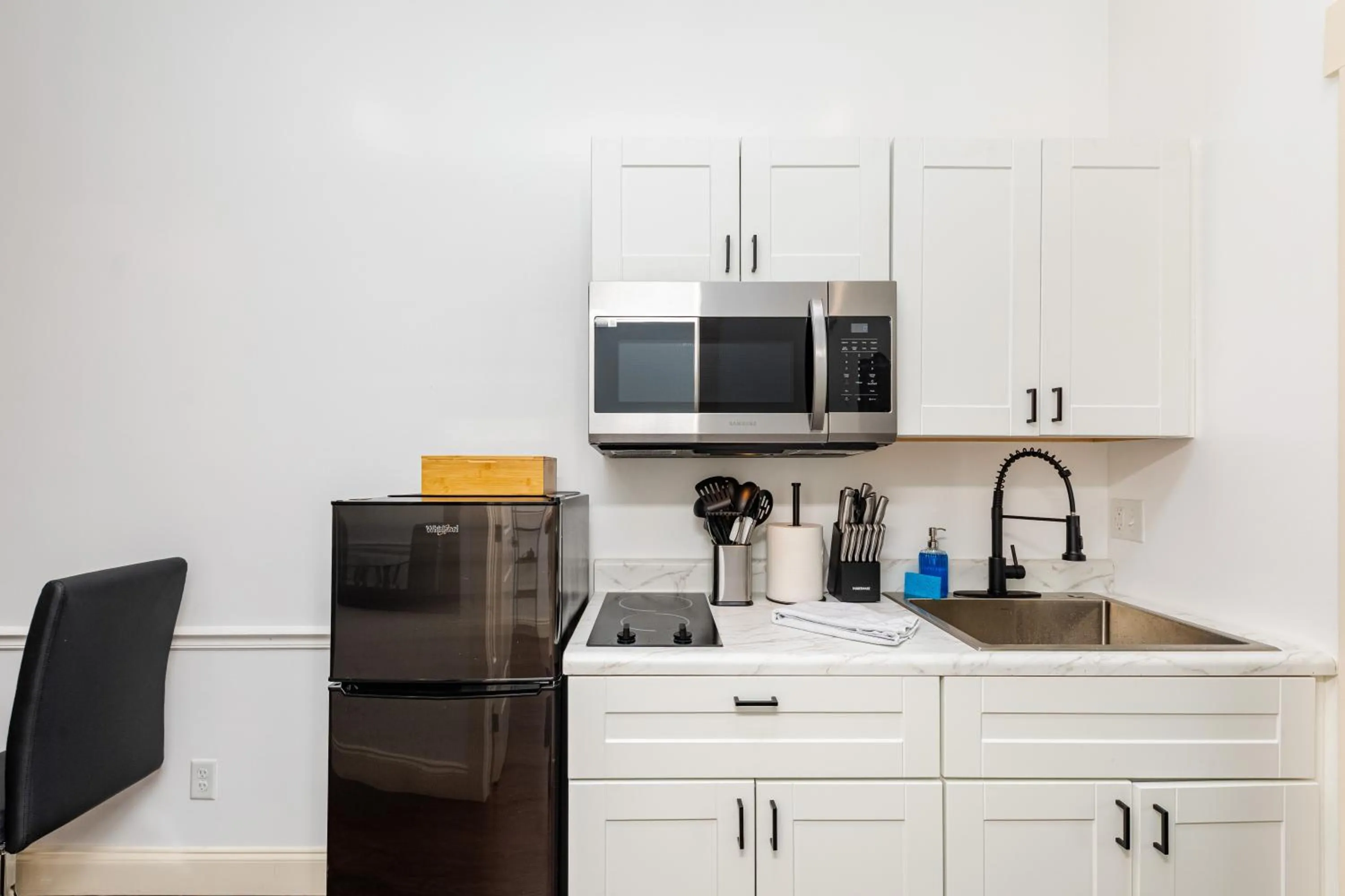 Kitchen or kitchenette in 30-A Inn & Suites