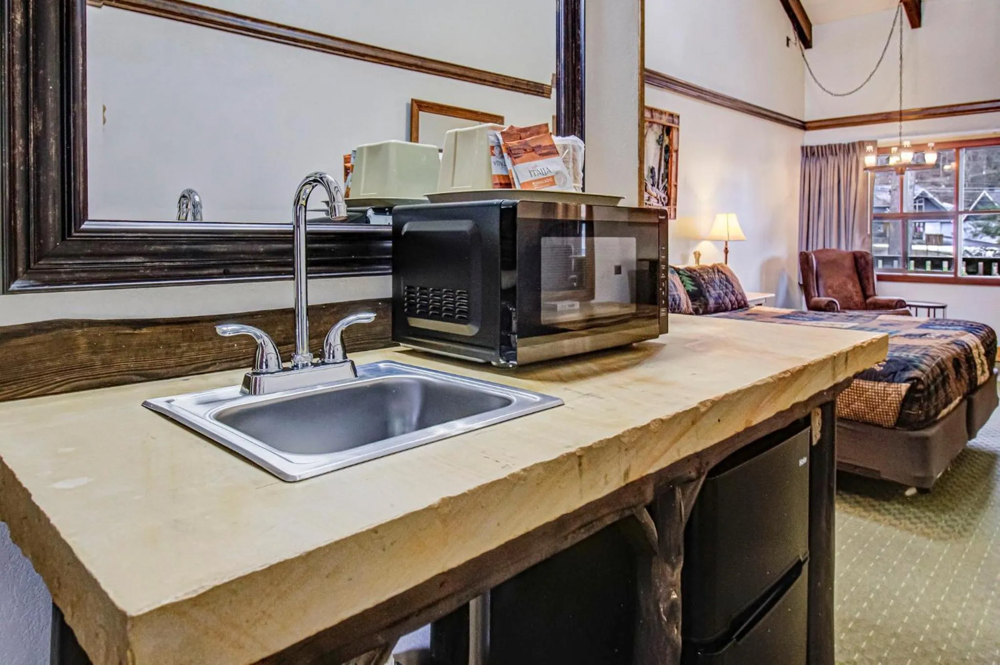 microwave in Brookside Lodge